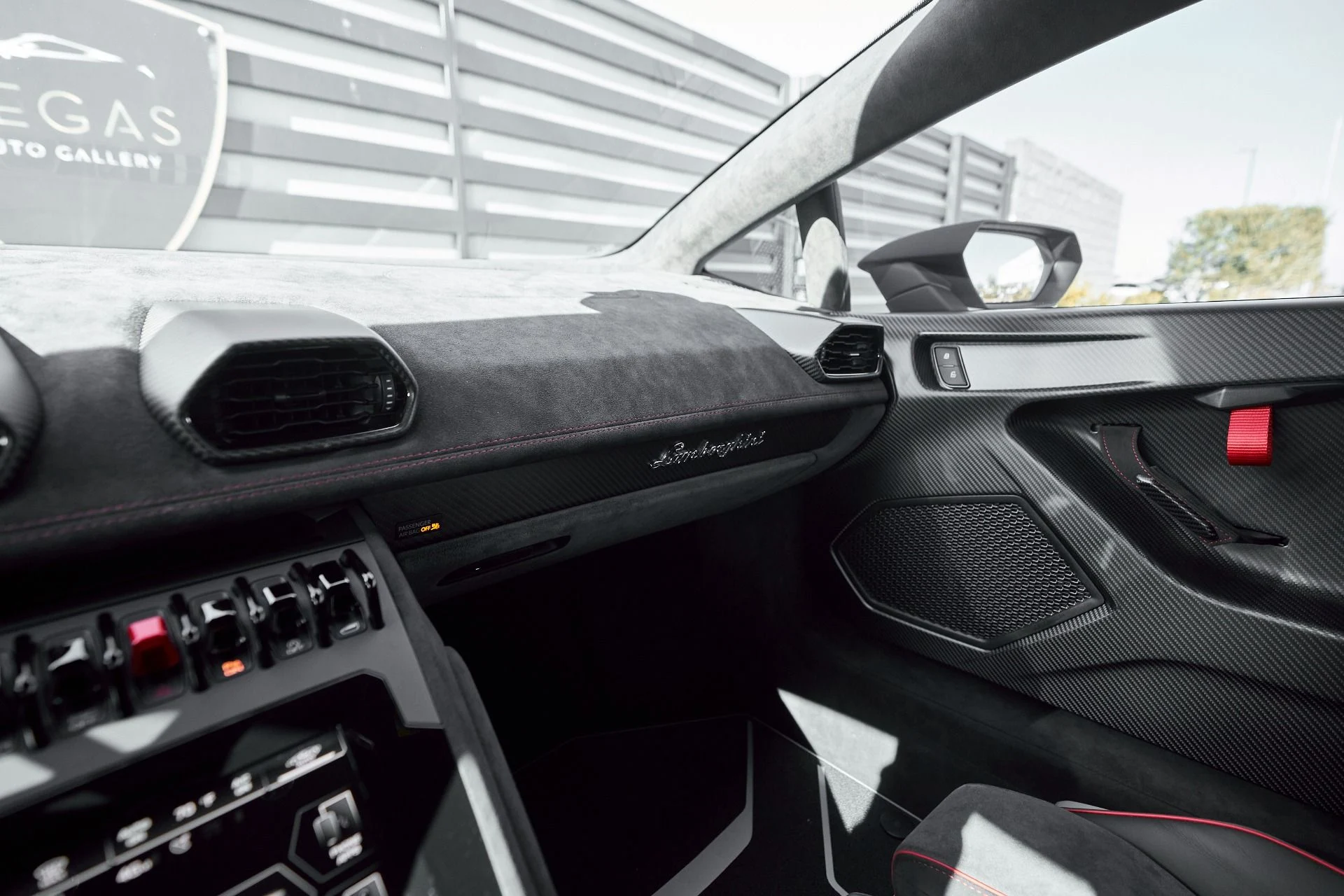 mph072_2517597674_Used_2023_Lamborghini_Huracan_Base_1764123681_d432d5c6b0