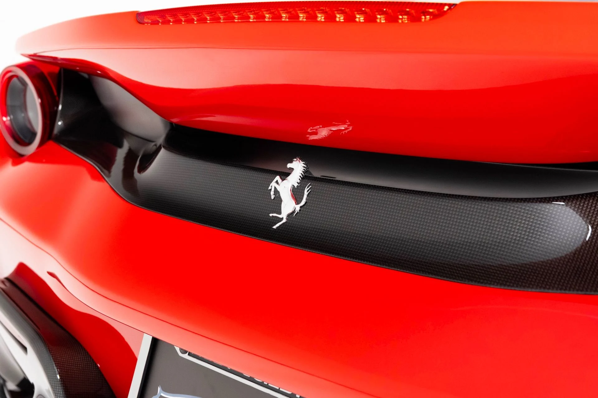 mph072_2533925600_Used_2019_Ferrari_488_Pista_Coupe_1764015880_7f4ec690a9