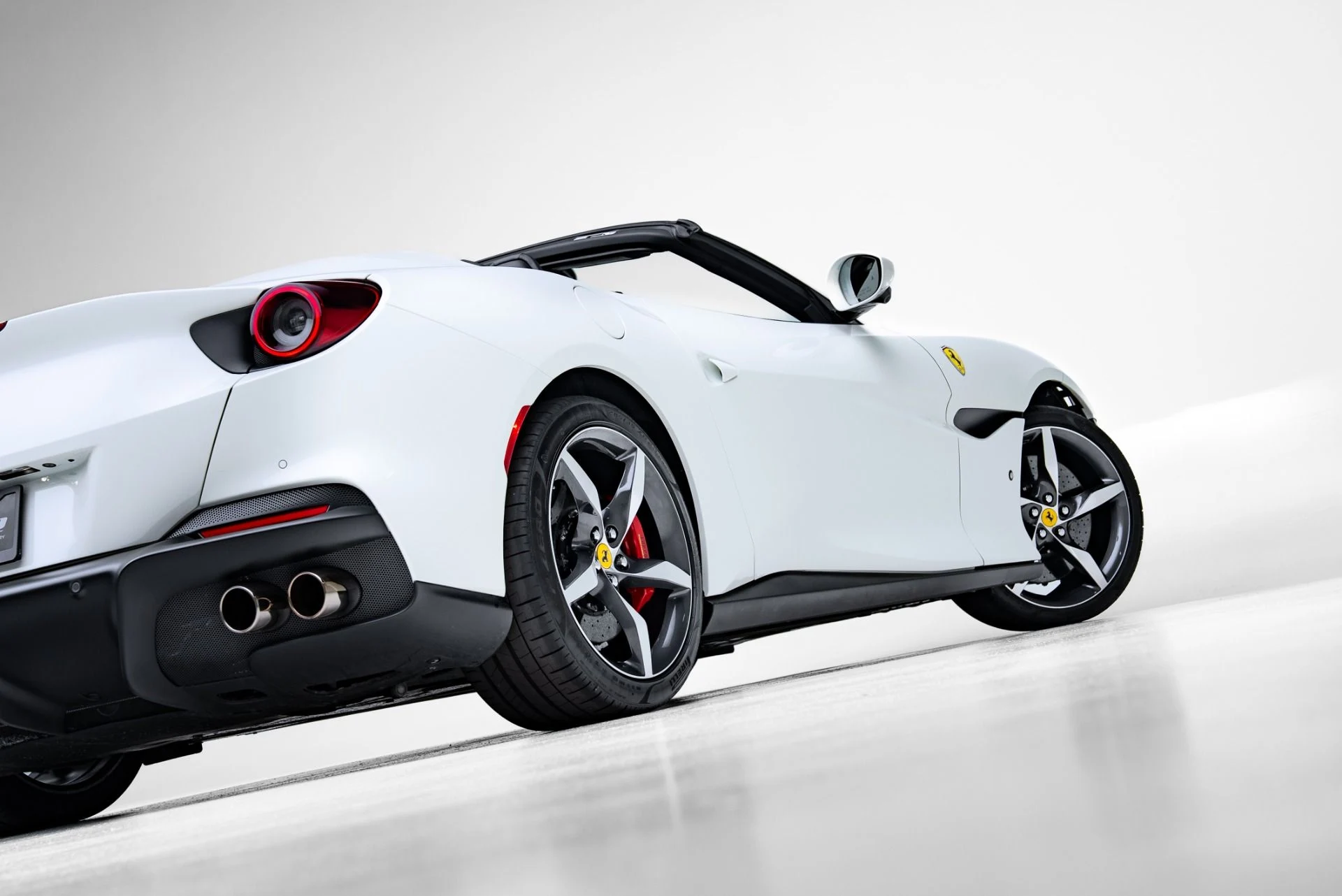 mph072_2613639000_Used_2022_Ferrari_Portofino_M_1773357429_770a1a0952