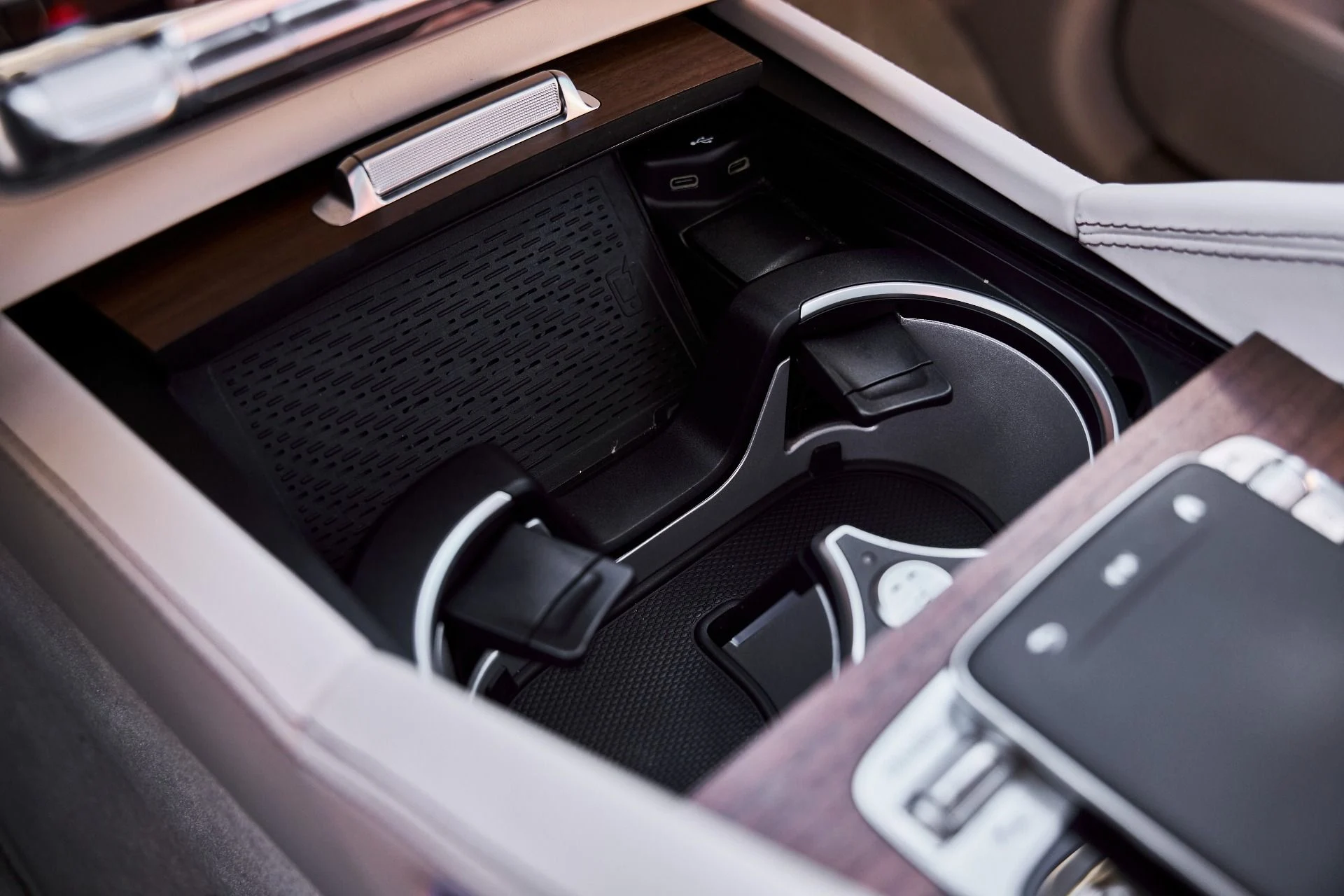 mph072_2670763679_Used_2024_Mercedes_Benz_GLS_Maybach_GLS_600_1776125726_6b6b723713