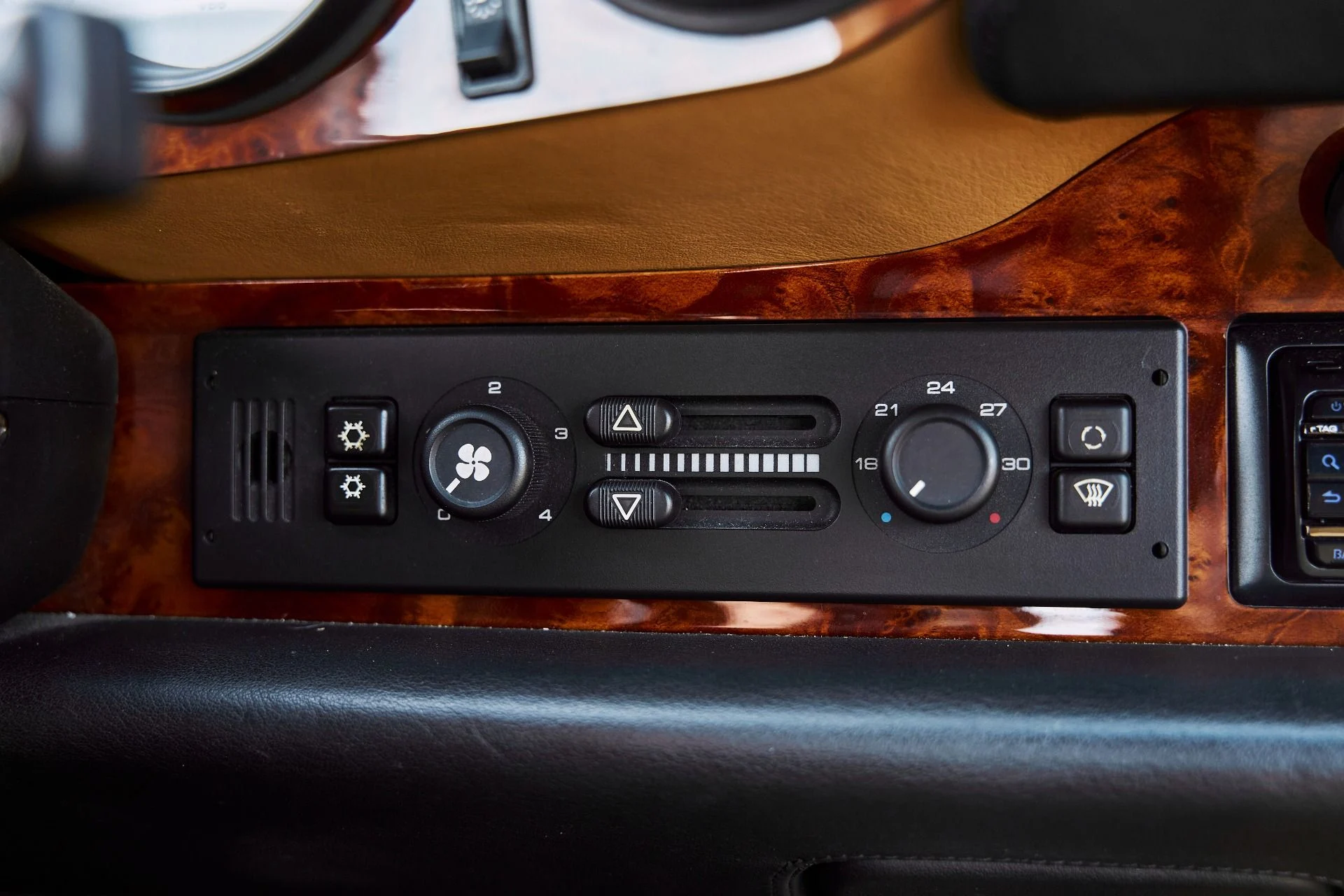 mph072_2677797193_Used_1997_Porsche_911_Turbo_1770864857_7d7f554211