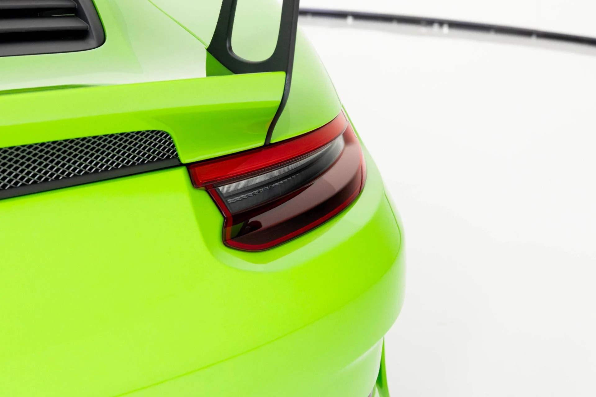 mph072_2689642656_Used_2019_Porsche_911_GT_3_RS_1763595315_18aafed4f5