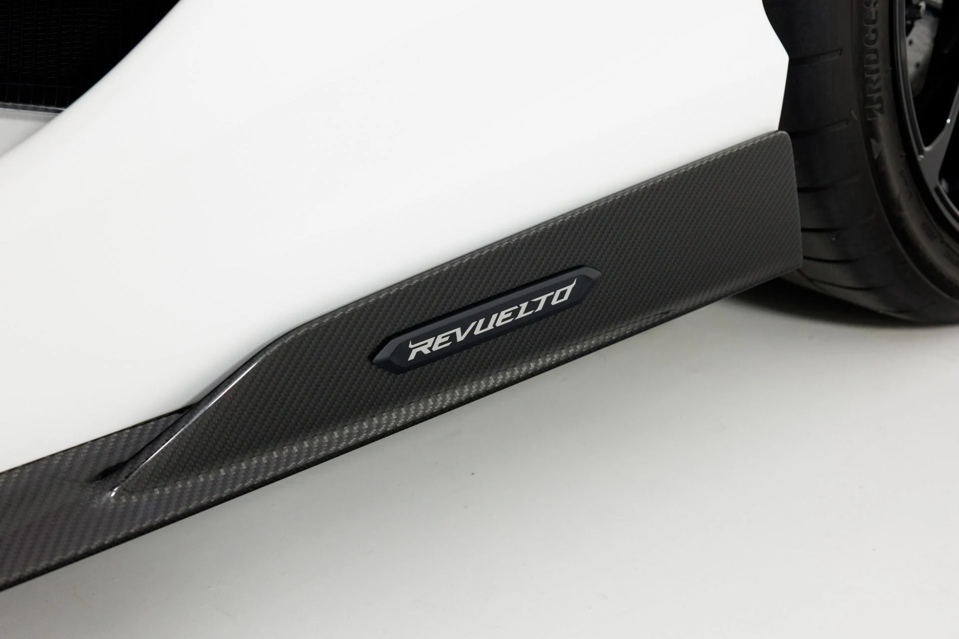 mph072_2763786134_Used_2024_Lamborghini_Revuelto_1786042597_126667b754