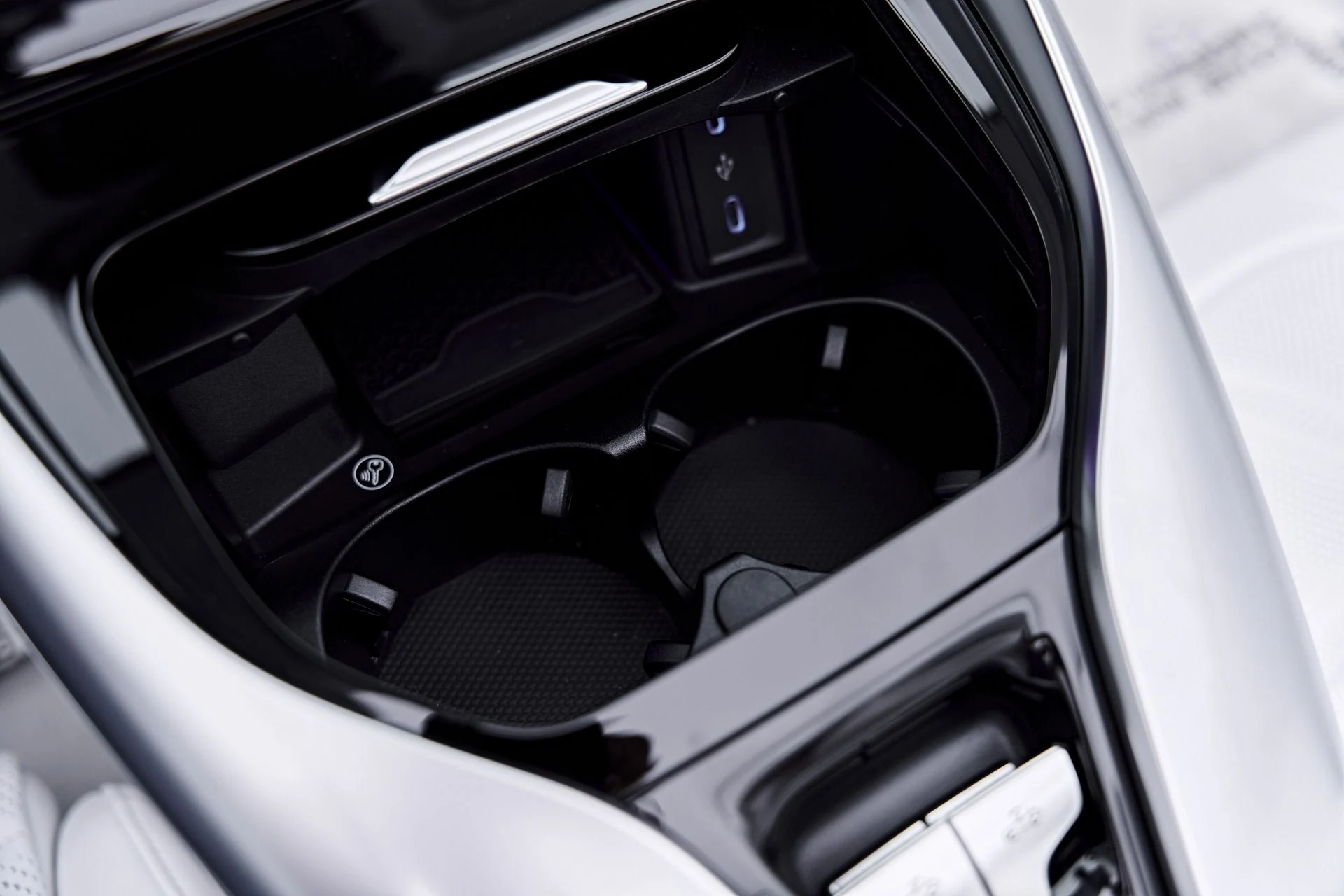 mph072_2804848408_Used_2026_Mercedes_Benz_SL_Class_Maybach_SL_680_1790357746_cbabe831fd