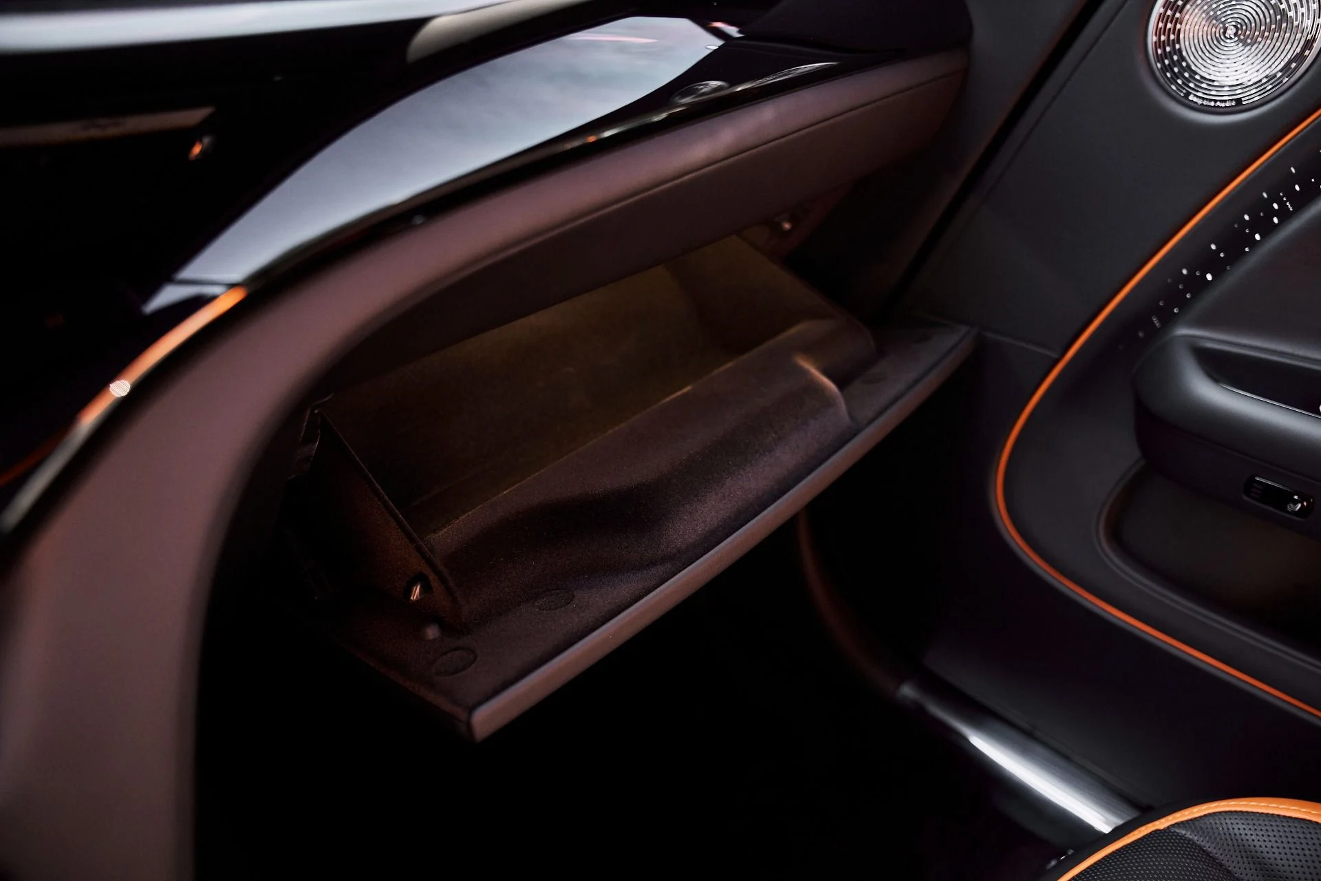 mph072_2910661468_Used_2025_Rolls_Royce_Spectre_Base_1775246603_2cba1953d0