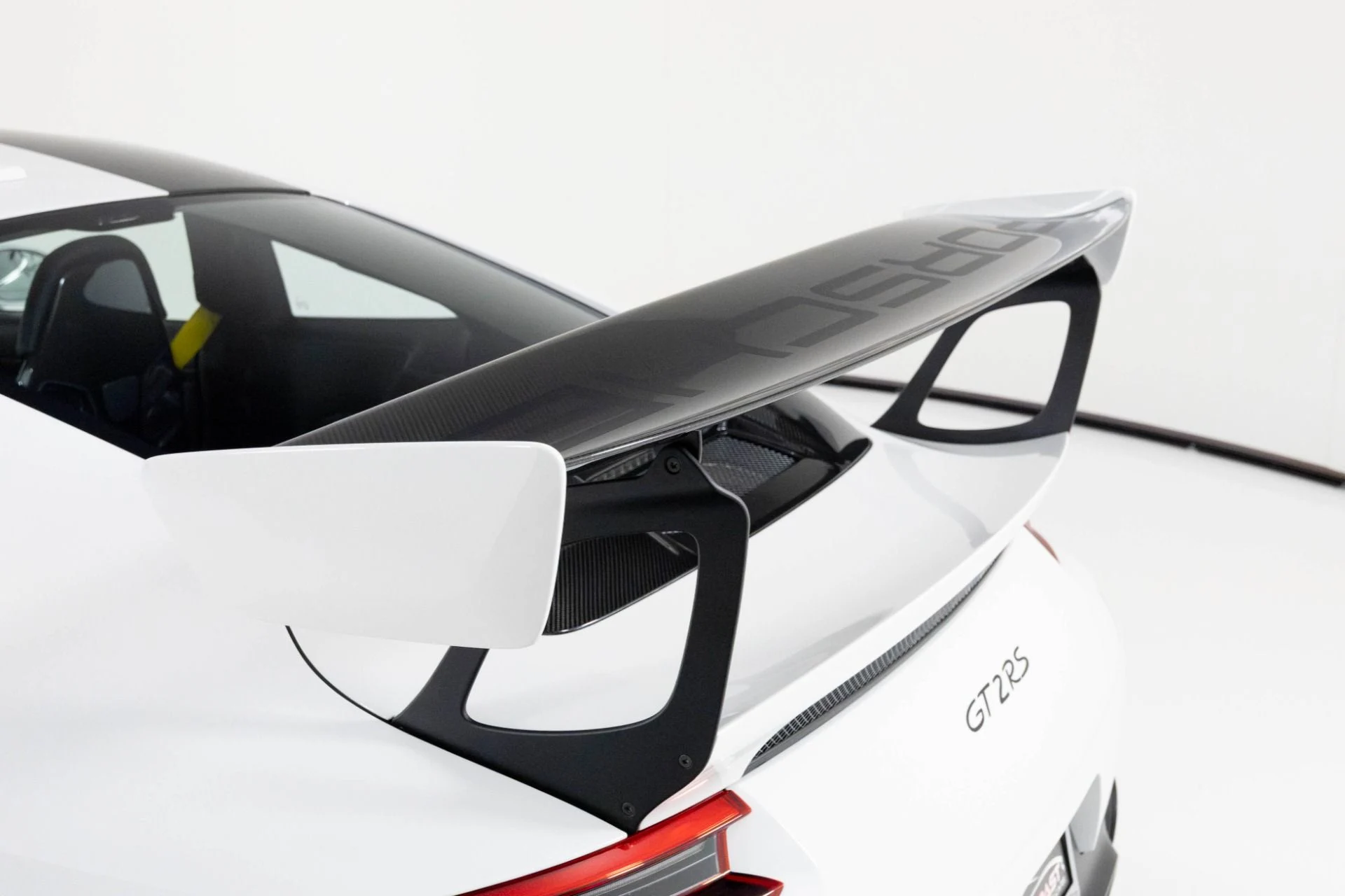 mph072_2993269466_Used_2018_Porsche_911_GT_2_RS_1762386705_3e1cc3f60a