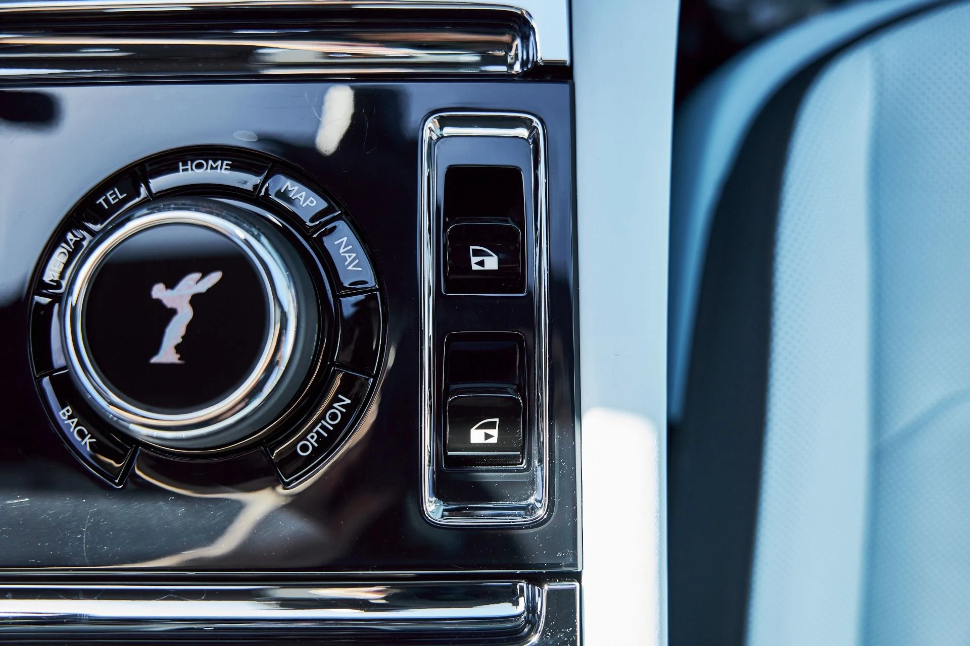 mph072_313933566_Used_2025_Rolls_Royce_Spectre_Base_1773452591_d00a8b9086