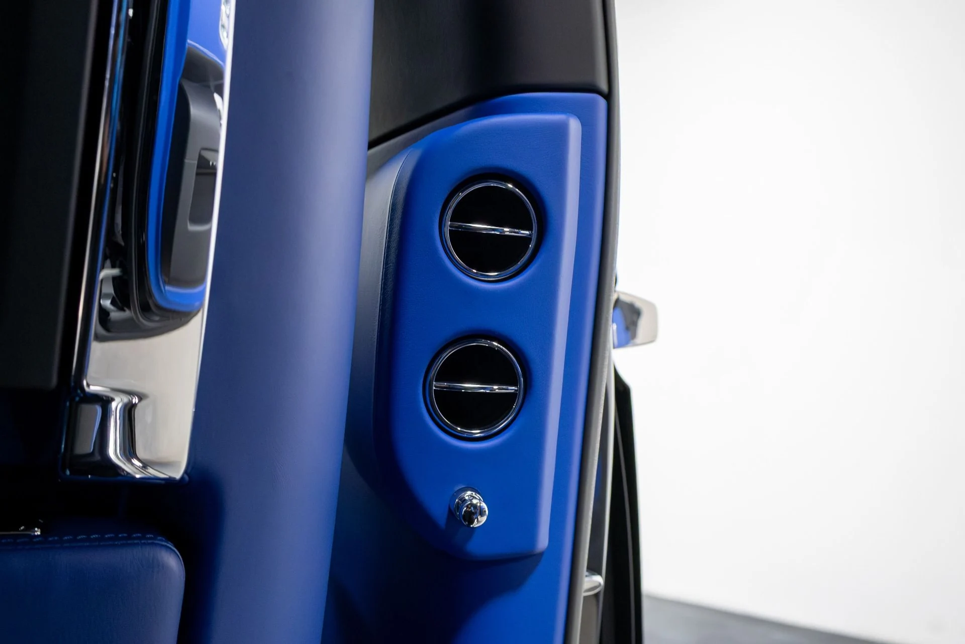 mph072_3143292338_Used_2017_Rolls_Royce_Ghost_Black_Badge_1764012368_194ca727fb