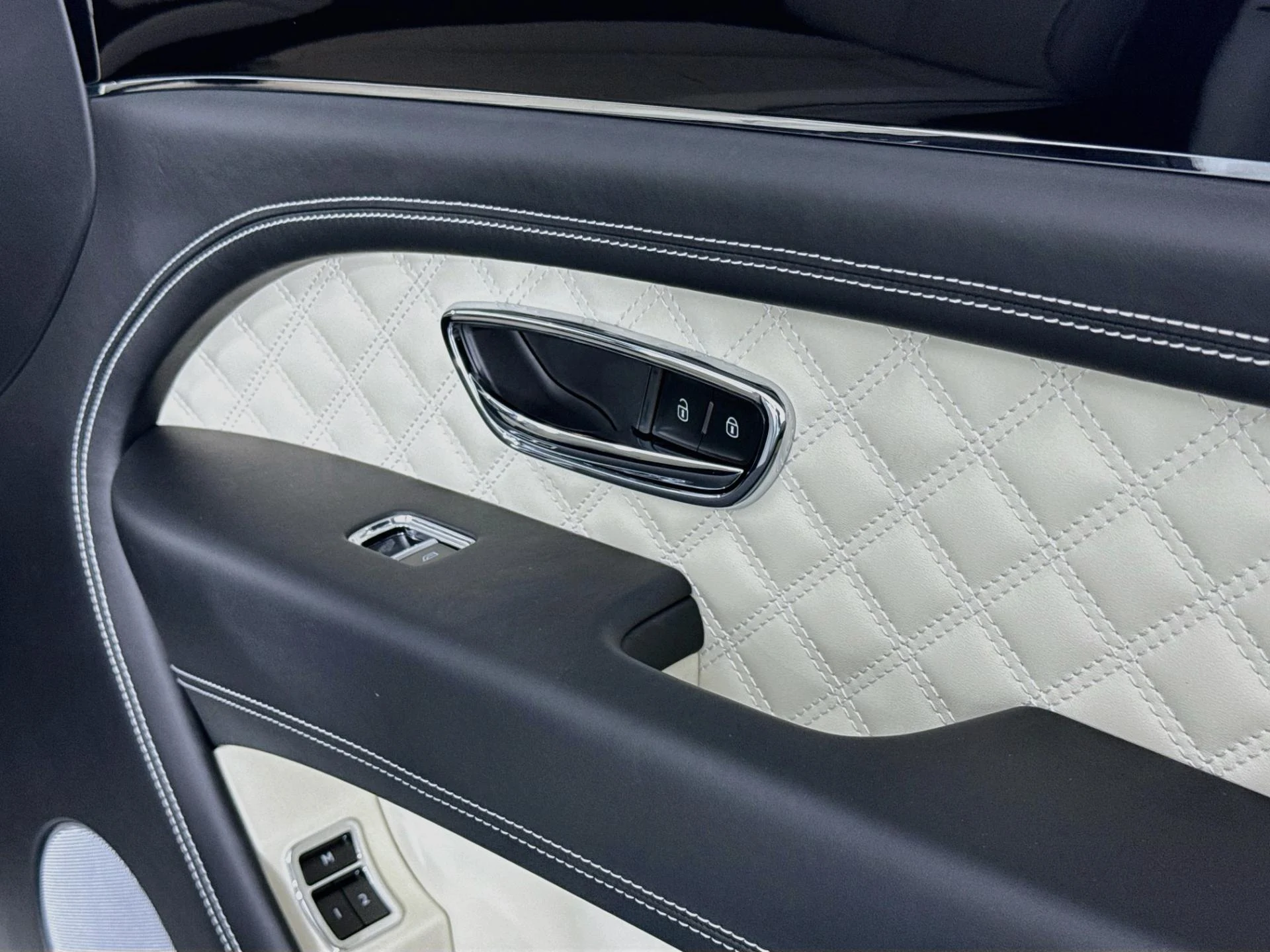 mph072_3201848204_Used_2023_Bentley_Bentayga_S_V8_1791232640_f2ce730699