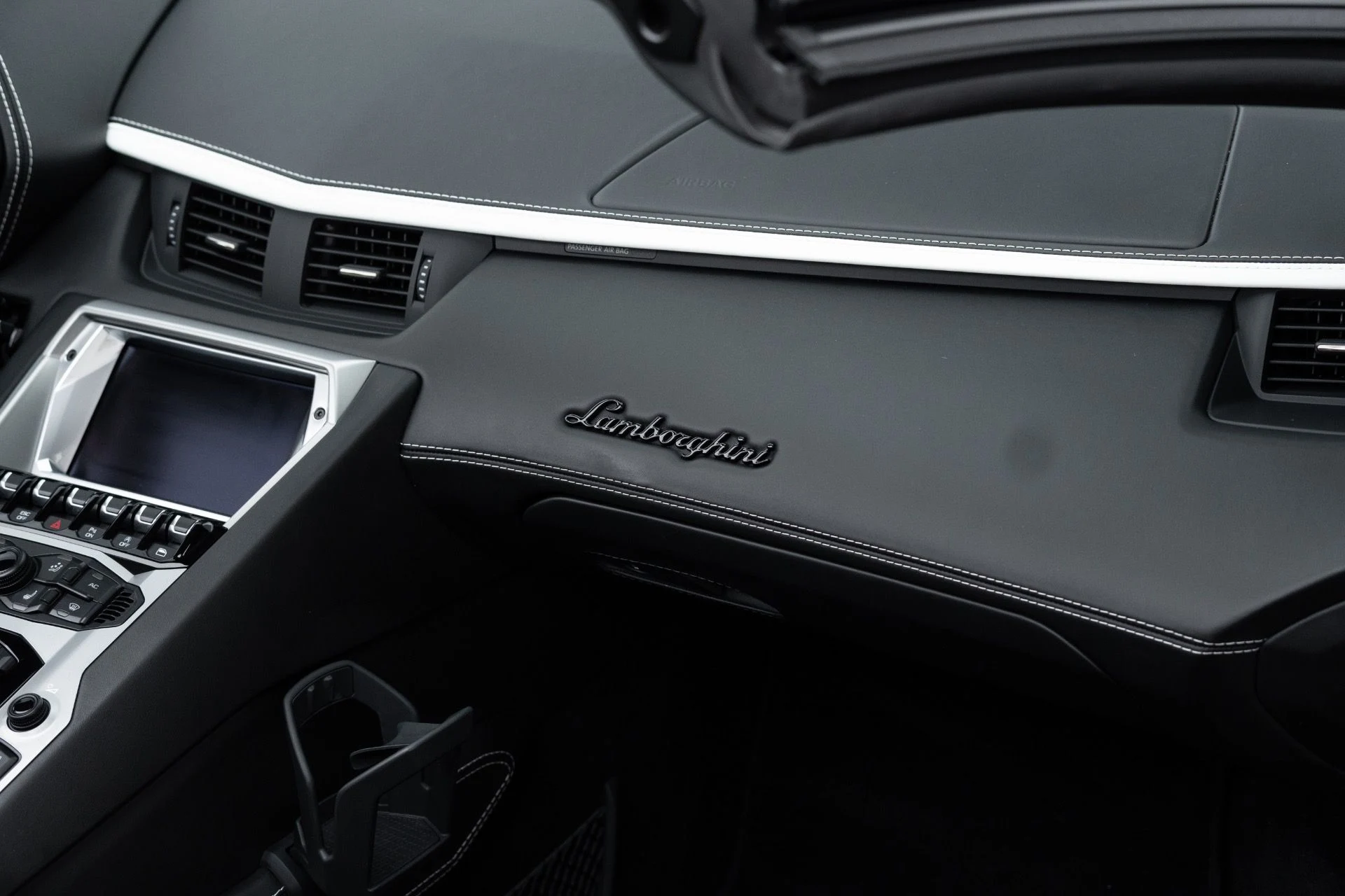 mph072_3215439258_Used_2018_Lamborghini_Aventador_Roadster_LP_740_4_S_1770343320_51a45fe3f8