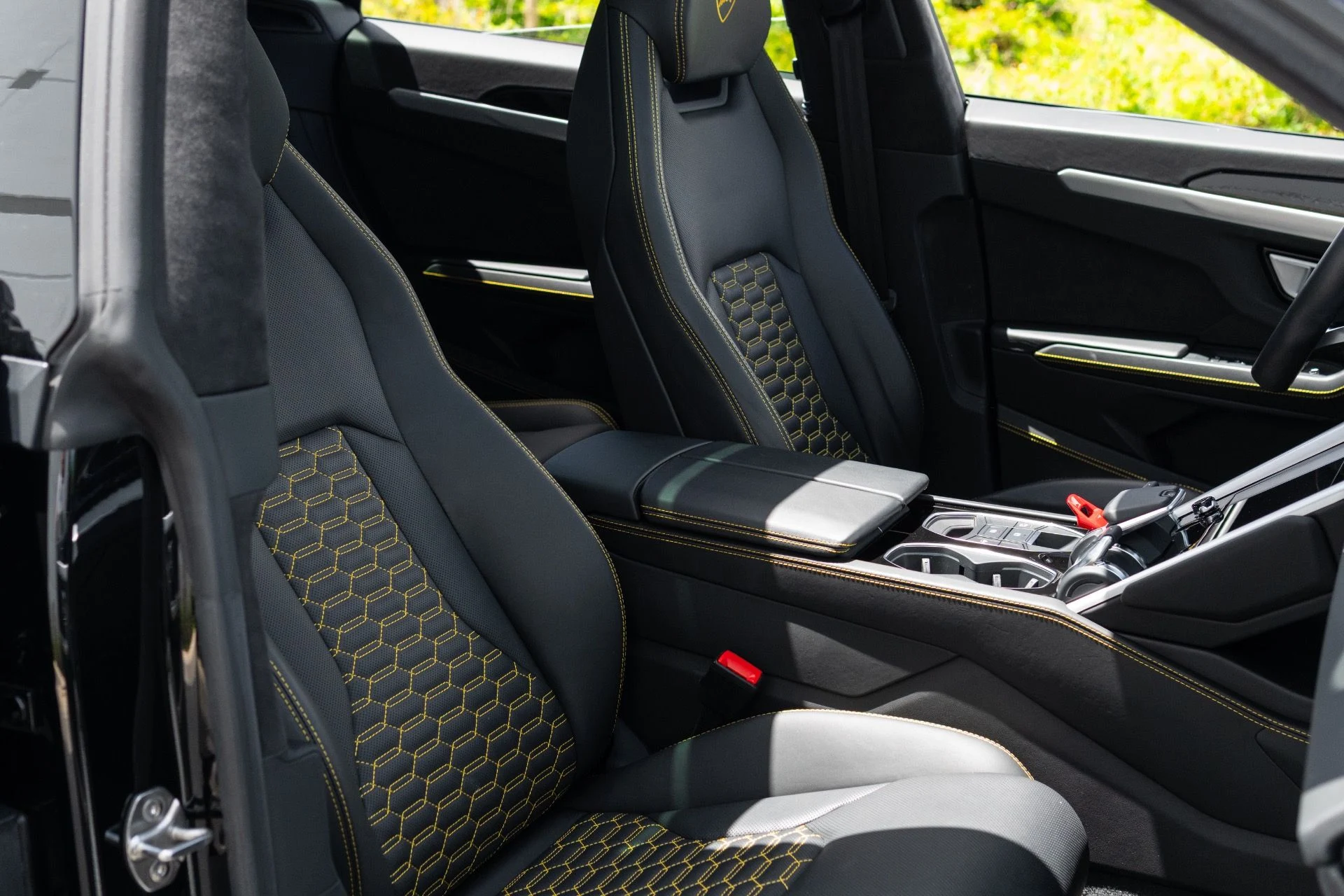 mph072_3346951167_Used_2022_Lamborghini_Urus_1776127481_9151b74819