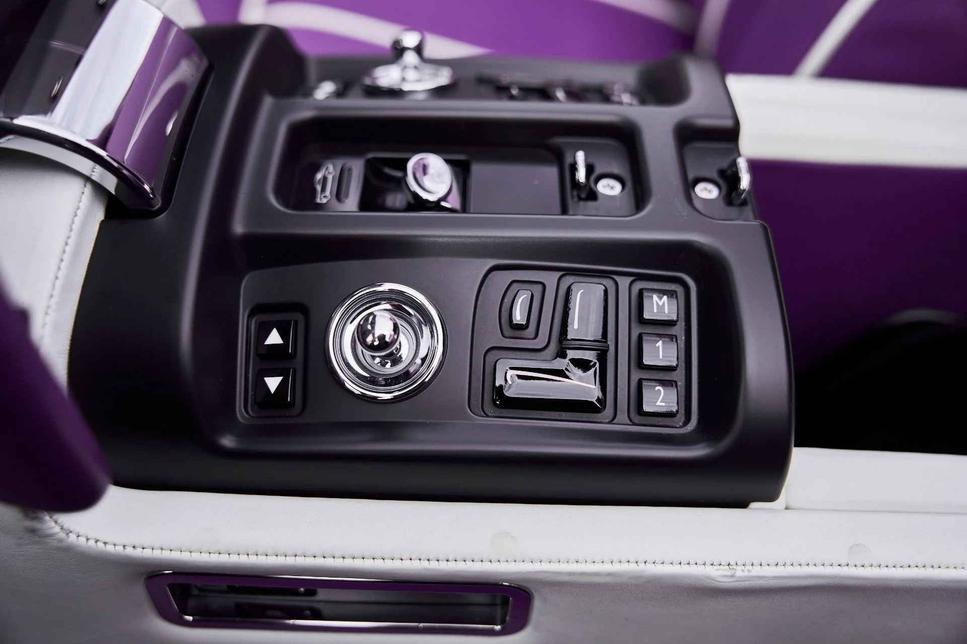 mph072_3371947625_Used_2008_Rolls_Royce_Phantom_Drophead_Coupe_Base_1769136108_4f14e4b40a