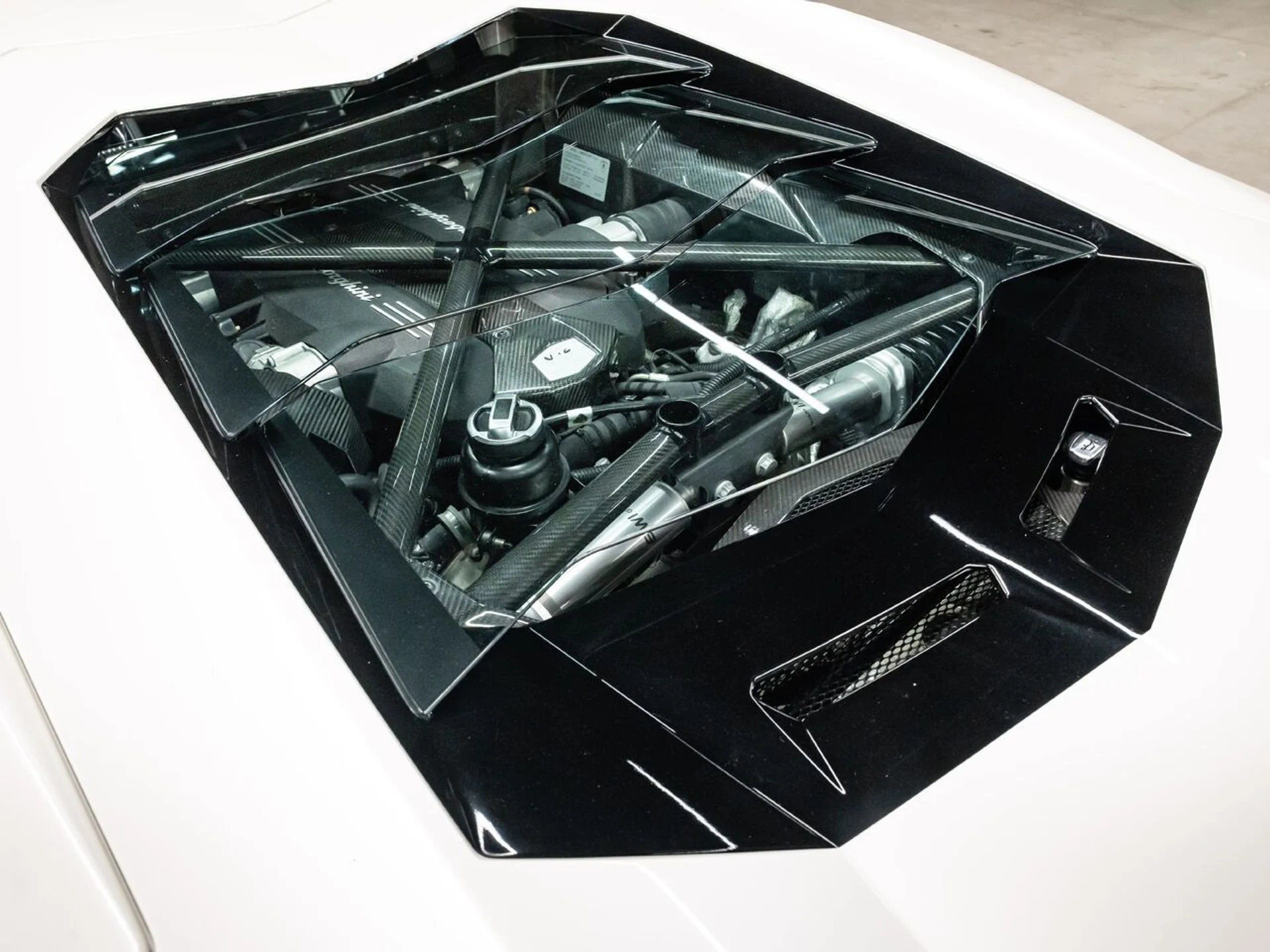 mph072_3404091197_lamborghini_aventador_2017_3c5834ad03