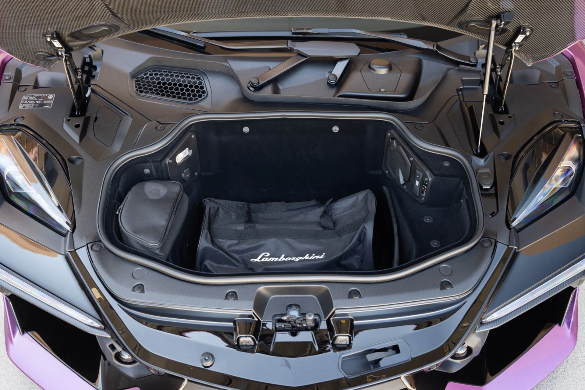 mph072_3451069285_Used_2026_Lamborghini_Revuelto_1788470491_f51226b64e