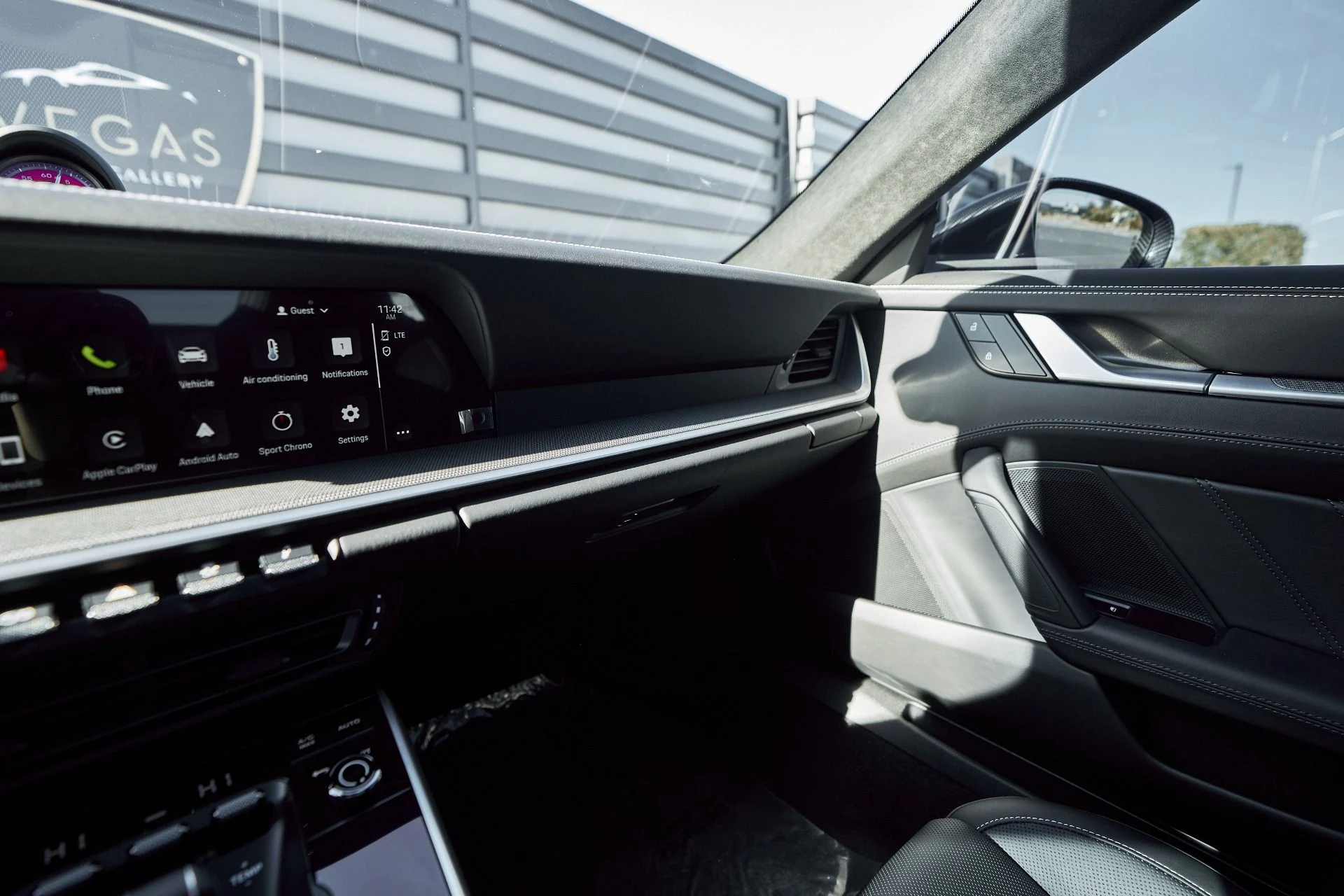 mph072_3467781332_Used_2024_Porsche_911_Turbo_1765332533_a56a43da59