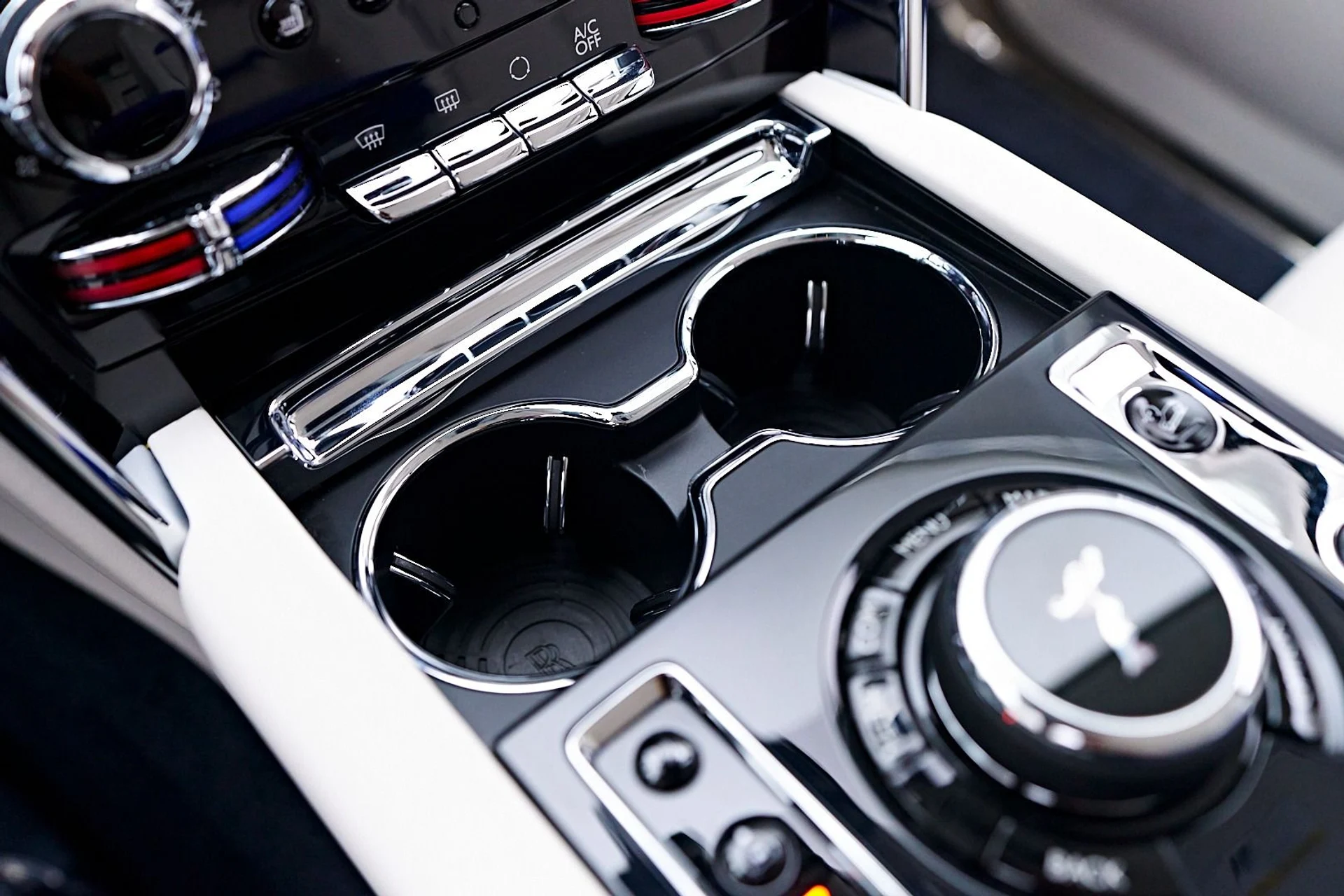 mph072_3540419325_Used_2023_Rolls_Royce_Cullinan_Base_1745954360_7ccd7ed742