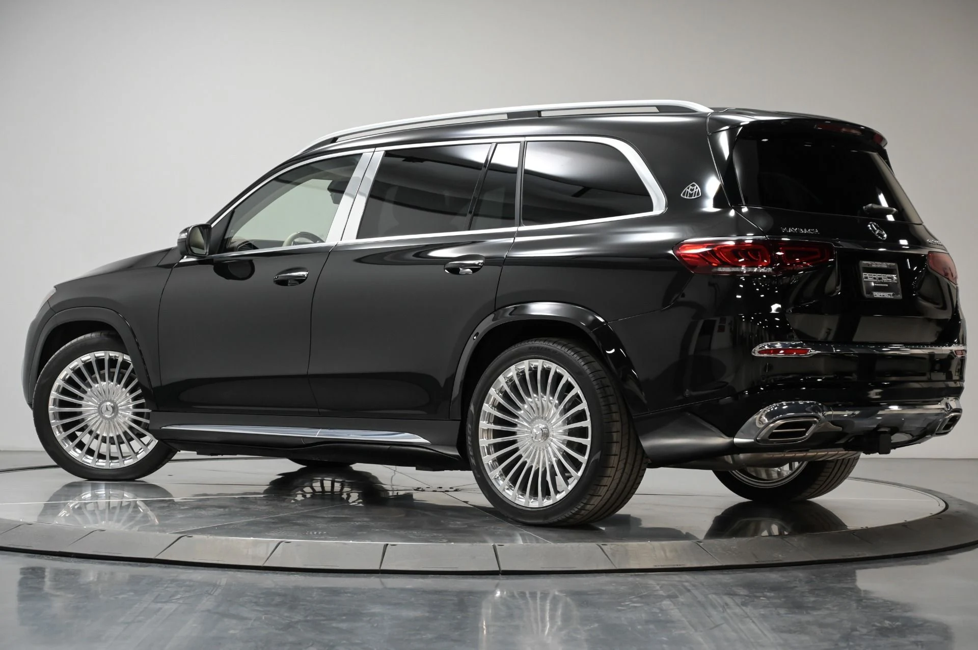 mph072_355954081_Used_2022_Mercedes_Benz_GLS_Maybach_GLS_600_4_MATIC_1745001527_727556a83e