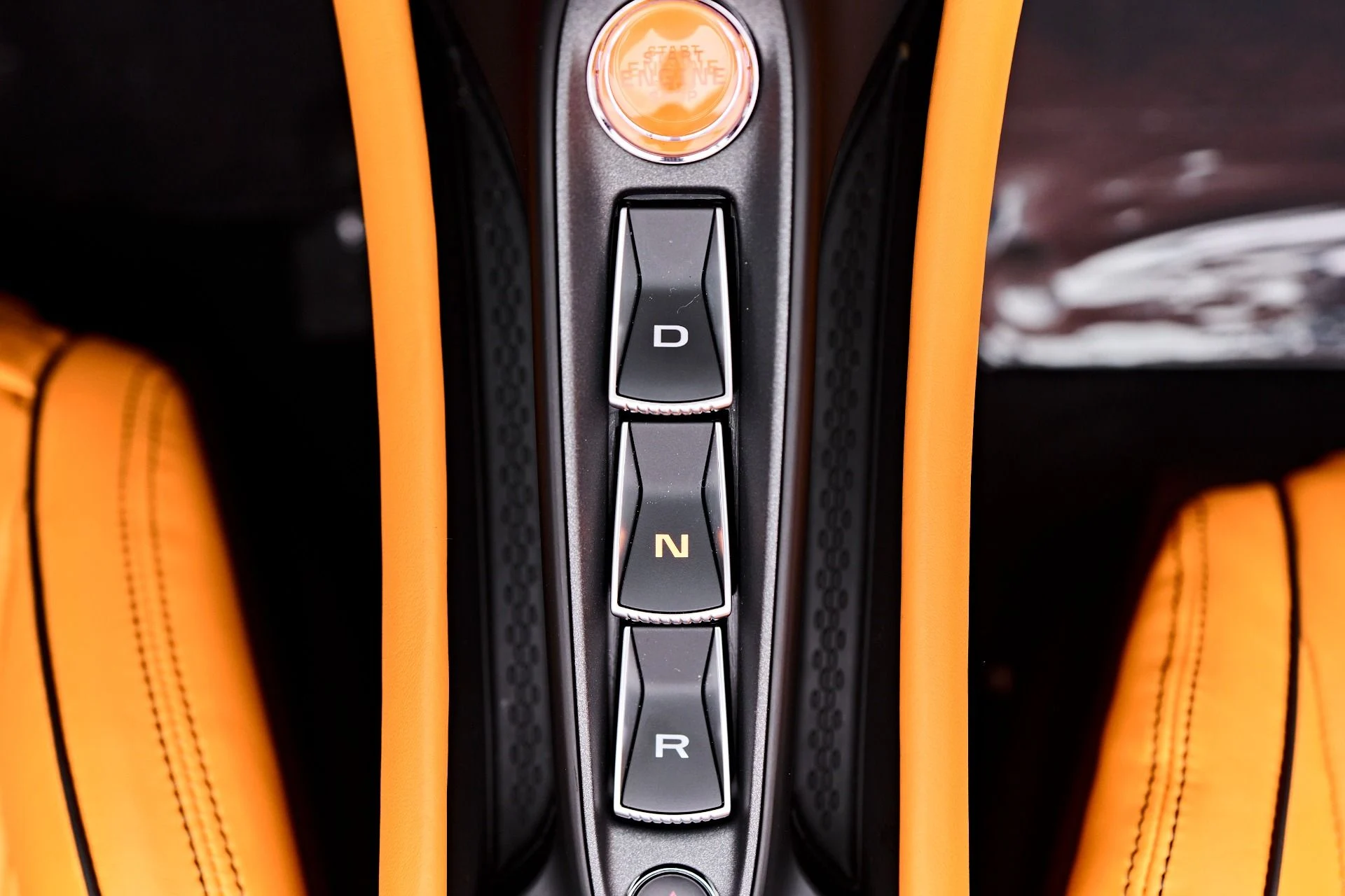 mph072_3595725426_Used_2025_Mc_Laren_Artura_Tech_Lux_1755534985_02c53b2d7f