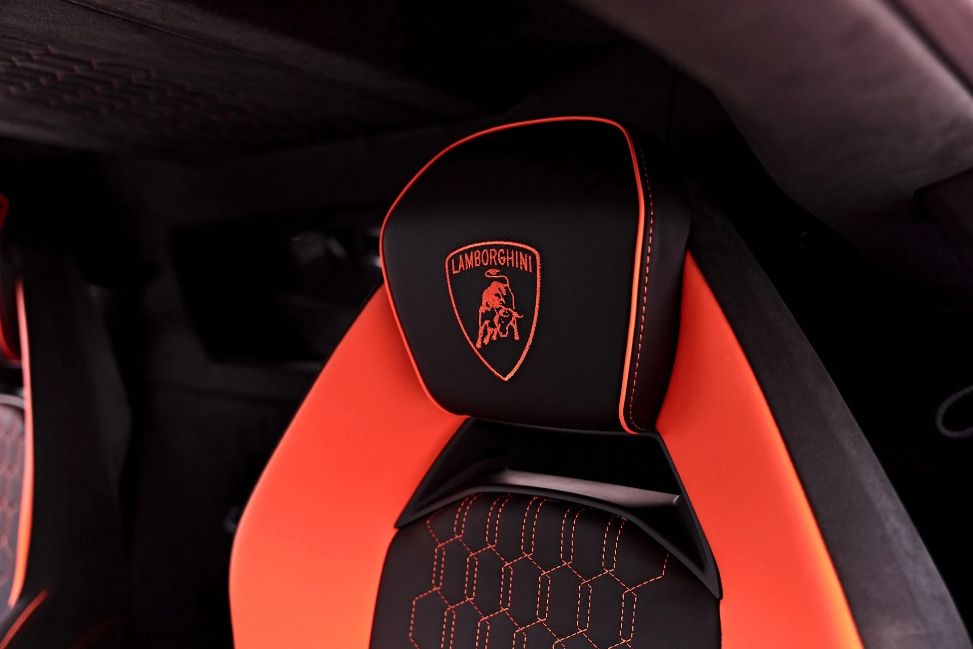mph072_3605434156_Used_2024_Lamborghini_Revuelto_Base_1786151008_a66cbf0136