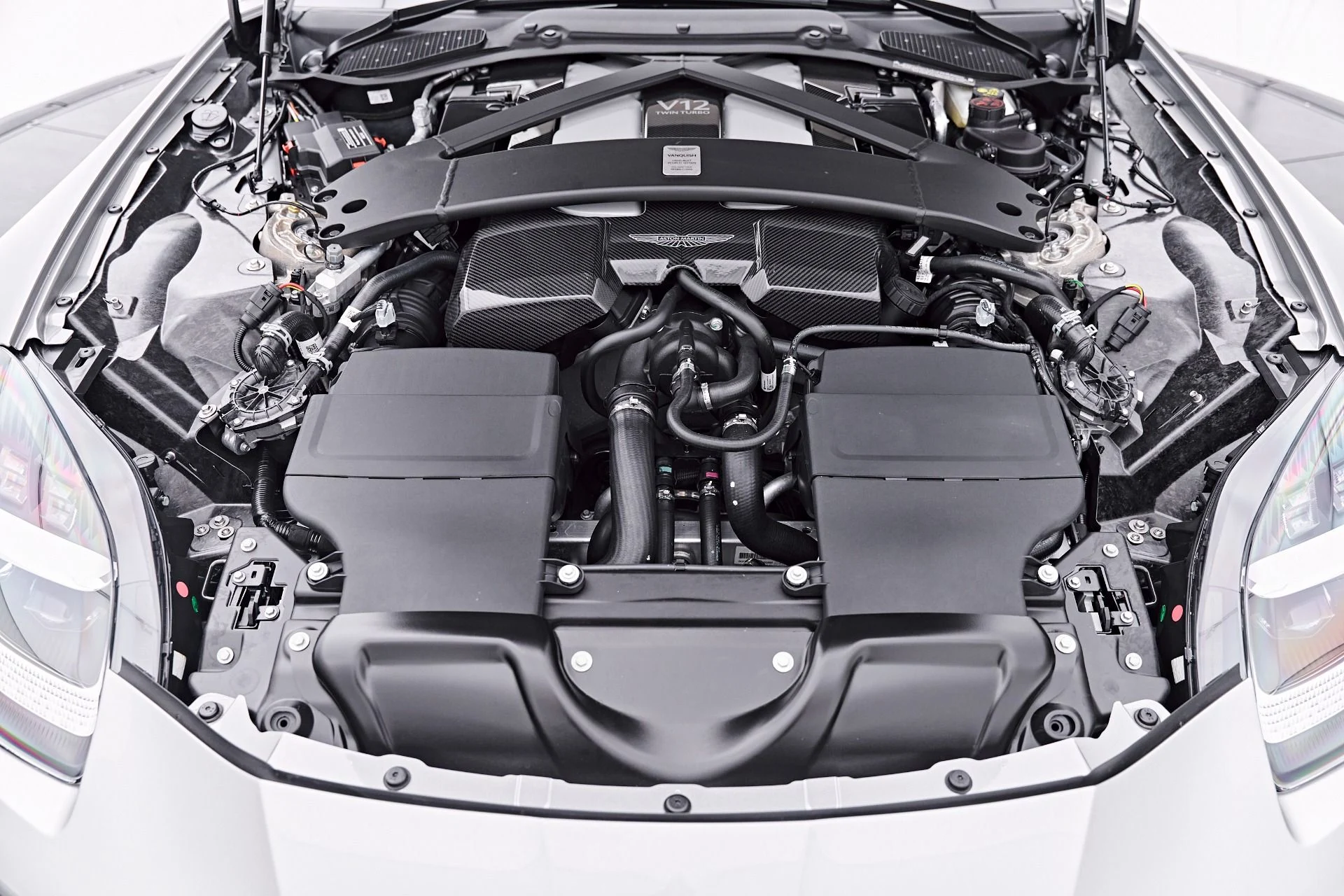 mph072_3691085548_Used_2025_Aston_Martin_Vanquish_V12_1786045893_99d9d2ae38