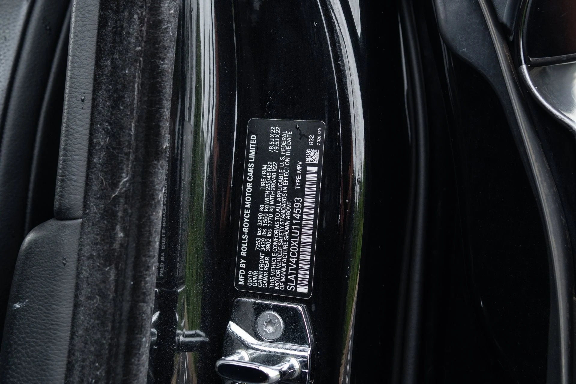 mph072_3745536000_Used_2020_Rolls_Royce_Cullinan_1775753700_4963f3caef