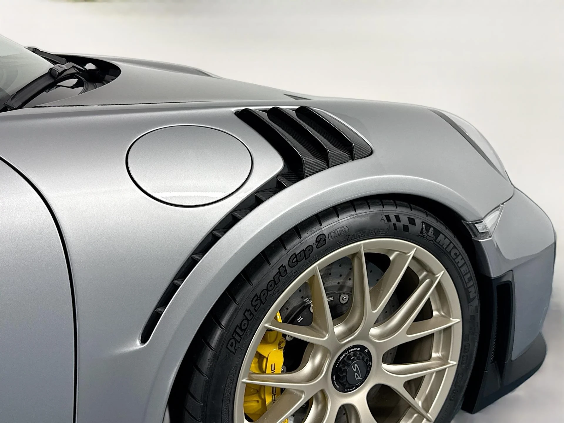 mph072_3750333461_Used_2018_Porsche_911_GT_2_RS_1784763014_8fbb708a77