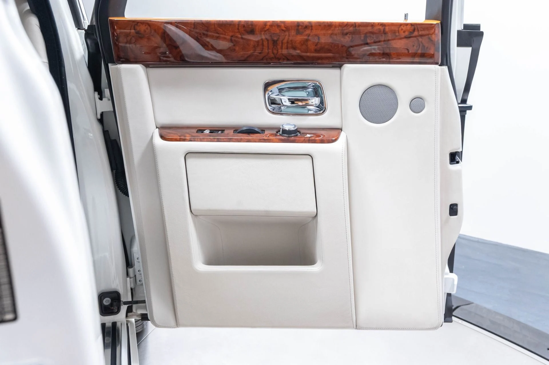 mph072_3835905403_Used_2013_Rolls_Royce_Phantom_1784226914_3d8fec59dd