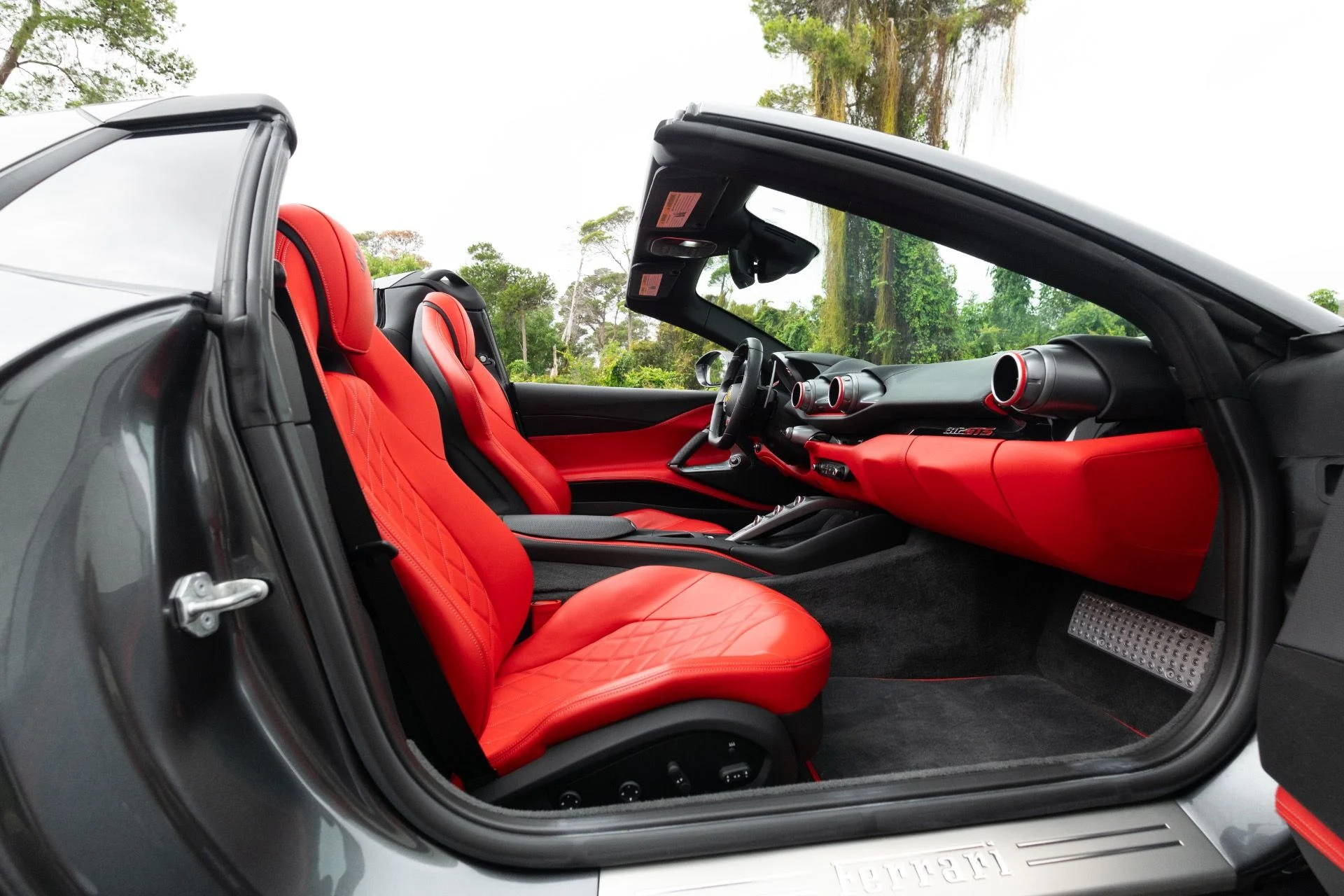 mph072_384568493_Used_2022_Ferrari_812_GTS_1768275128_a7d1c5d5d6