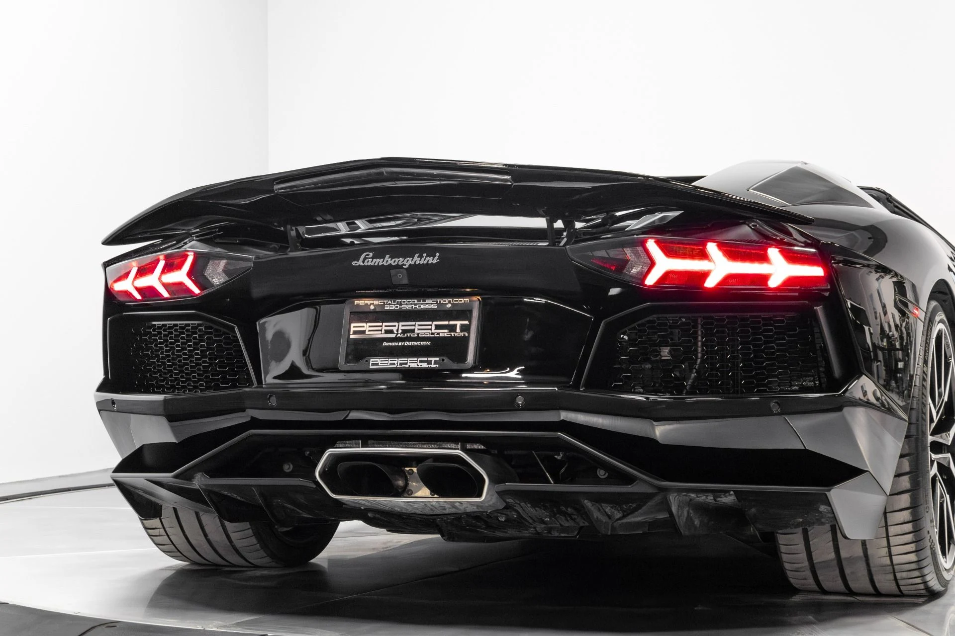 mph072_3867598351_Used_2015_Lamborghini_Aventador_LP_700_4_1770952947_8b635b8da2