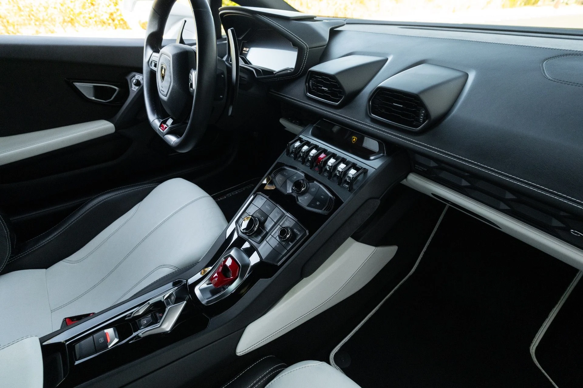 mph072_3911514910_Used_2016_Lamborghini_Huracan_LP_610_4_1771995727_eb2a135725