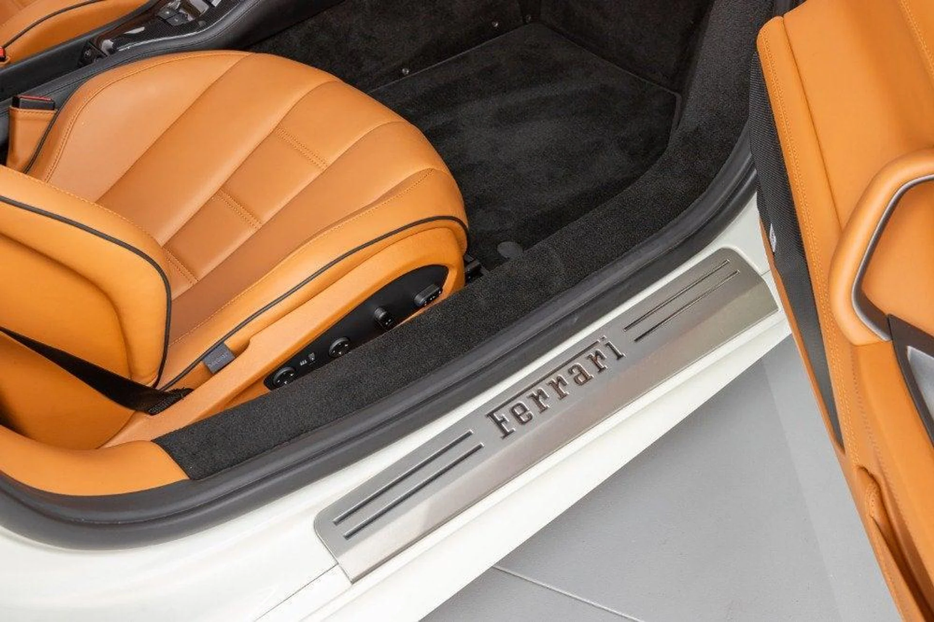 mph072_4120999473_Used_2014_Ferrari_458_Spider_1788615035_50543aa1a2