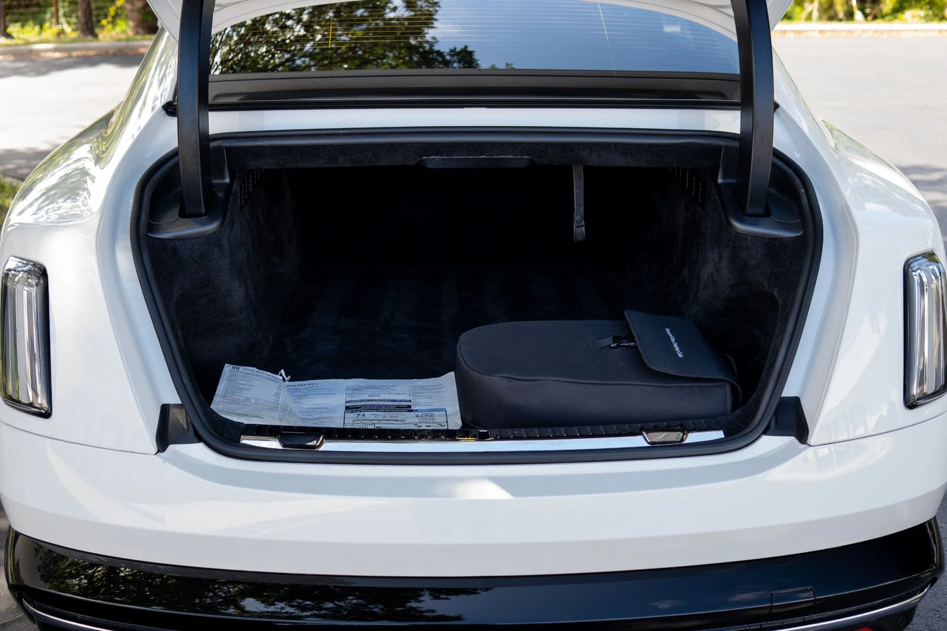 mph072_4194728446_Used_2024_Rolls_Royce_Spectre_1775023108_51351ee194