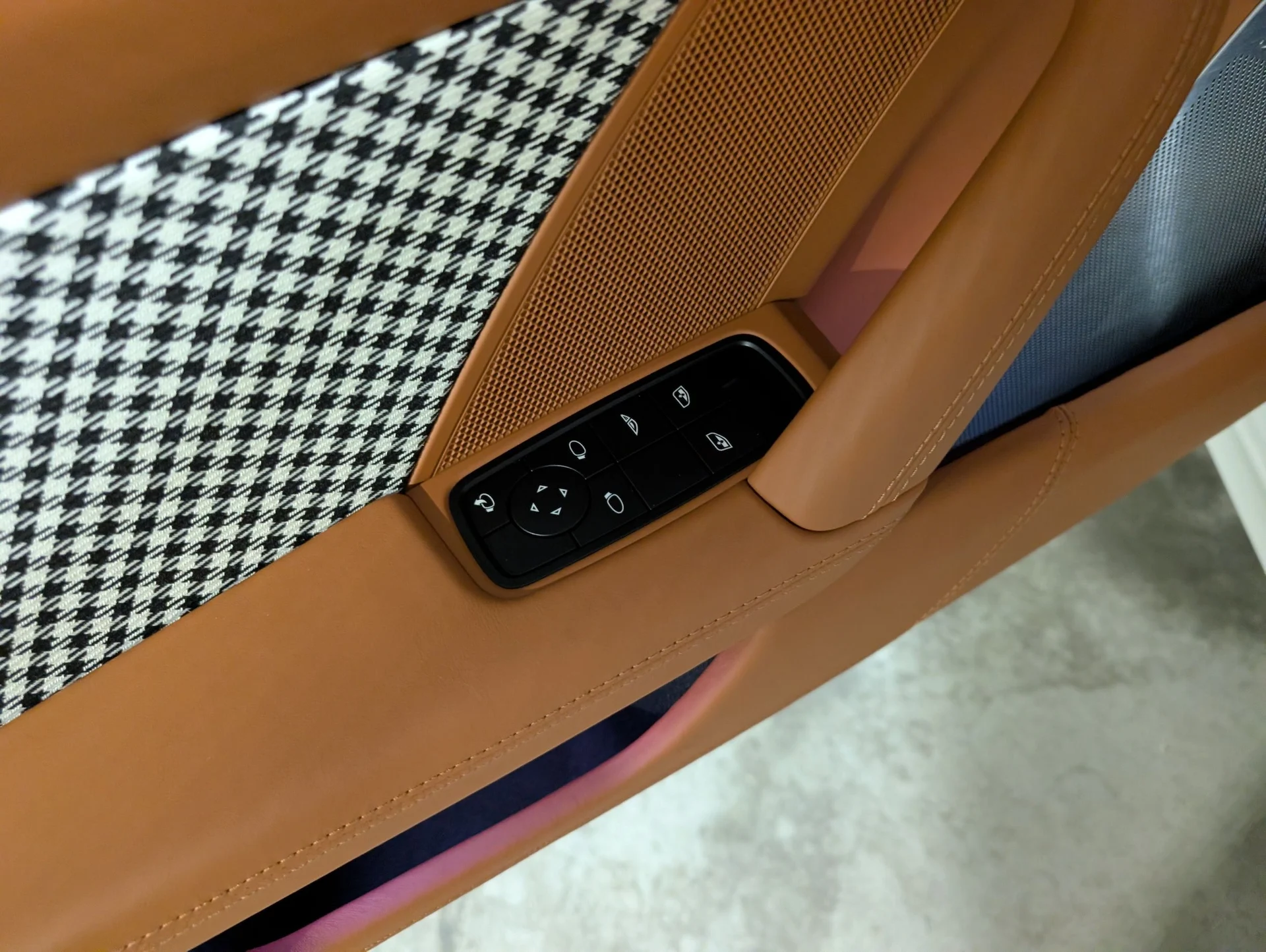 mph072_460784242_5566ad6c2b06eef46d97cdb915b97558x_69957f4b15