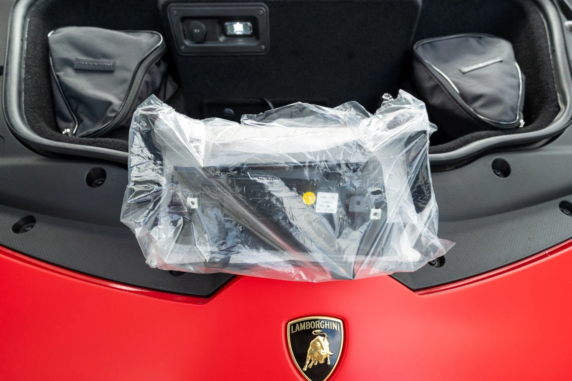 mph072_544016278_Used_2018_Lamborghini_Huracan_LP_580_2_Spyder_1766443619_2aac9a2bab