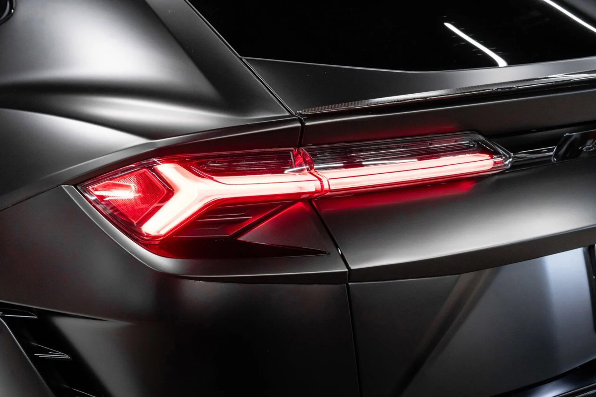 mph072_569552432_lamborghini_urus_2023_3ba54f12e8