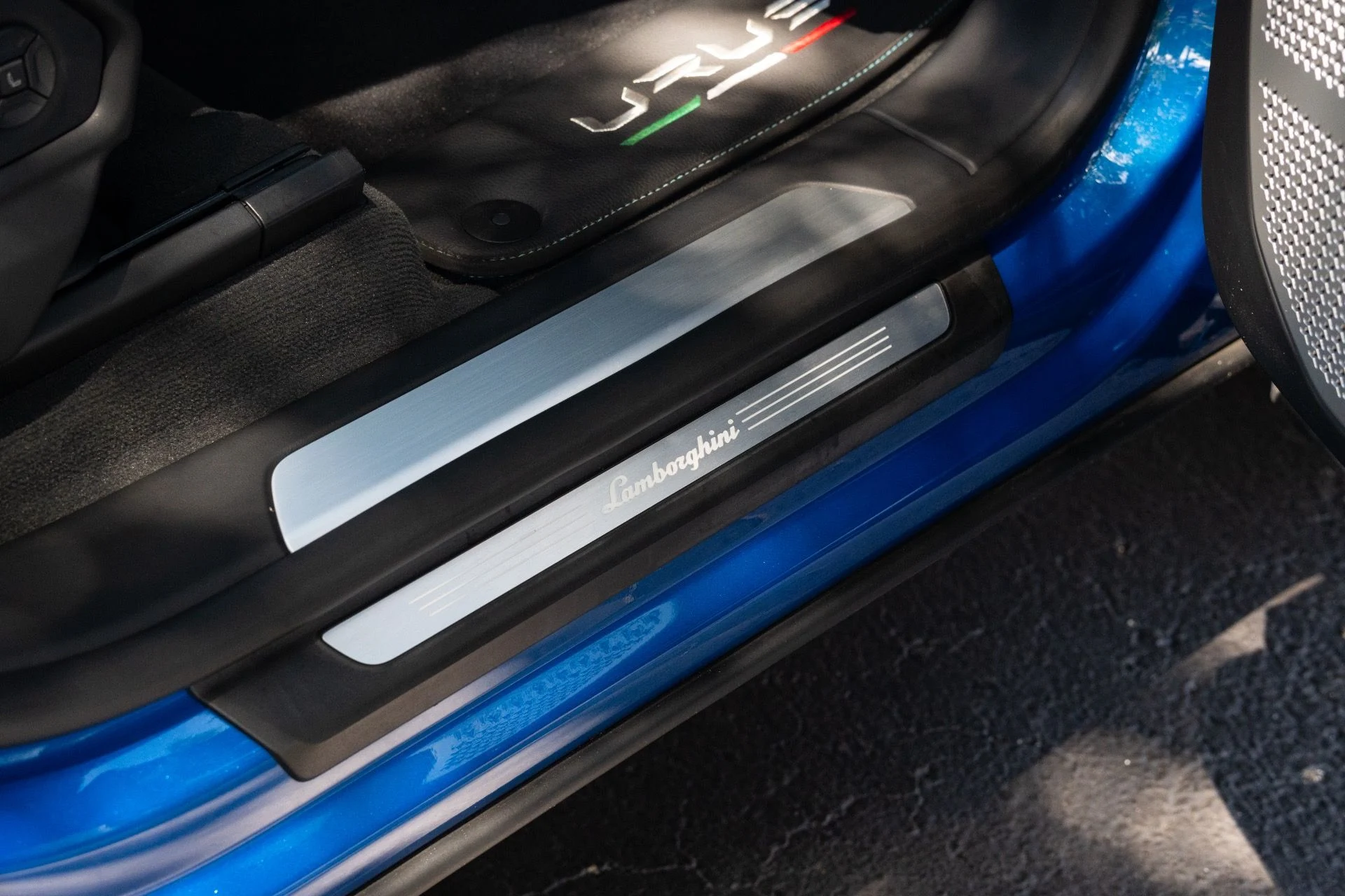 mph072_747182577_Used_2019_Lamborghini_Urus_1781242066_170a6bda48