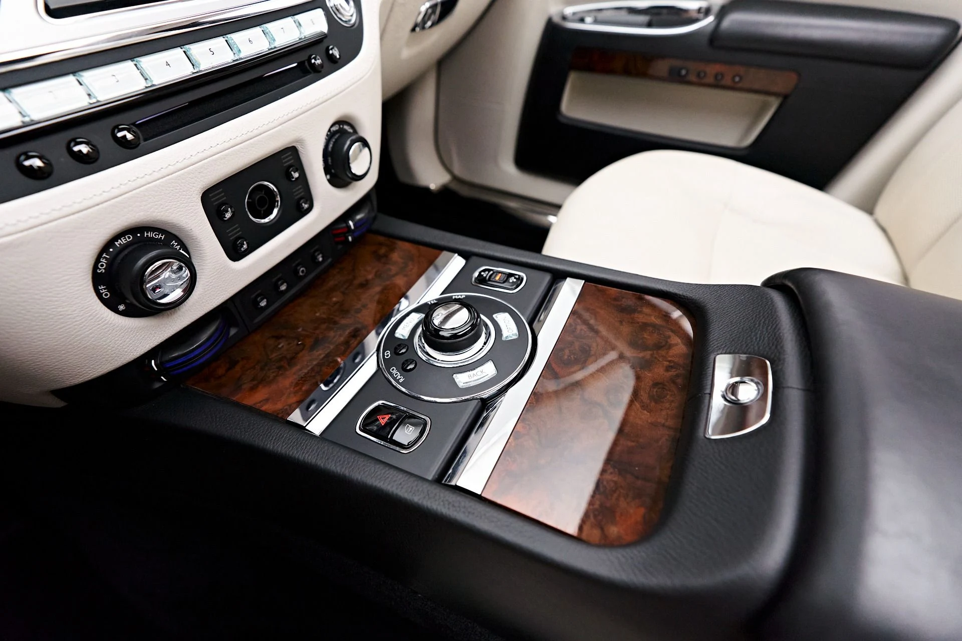 mph072_80980130_Used_2012_Rolls_Royce_Ghost_Base_1690494640_966a3e4a86