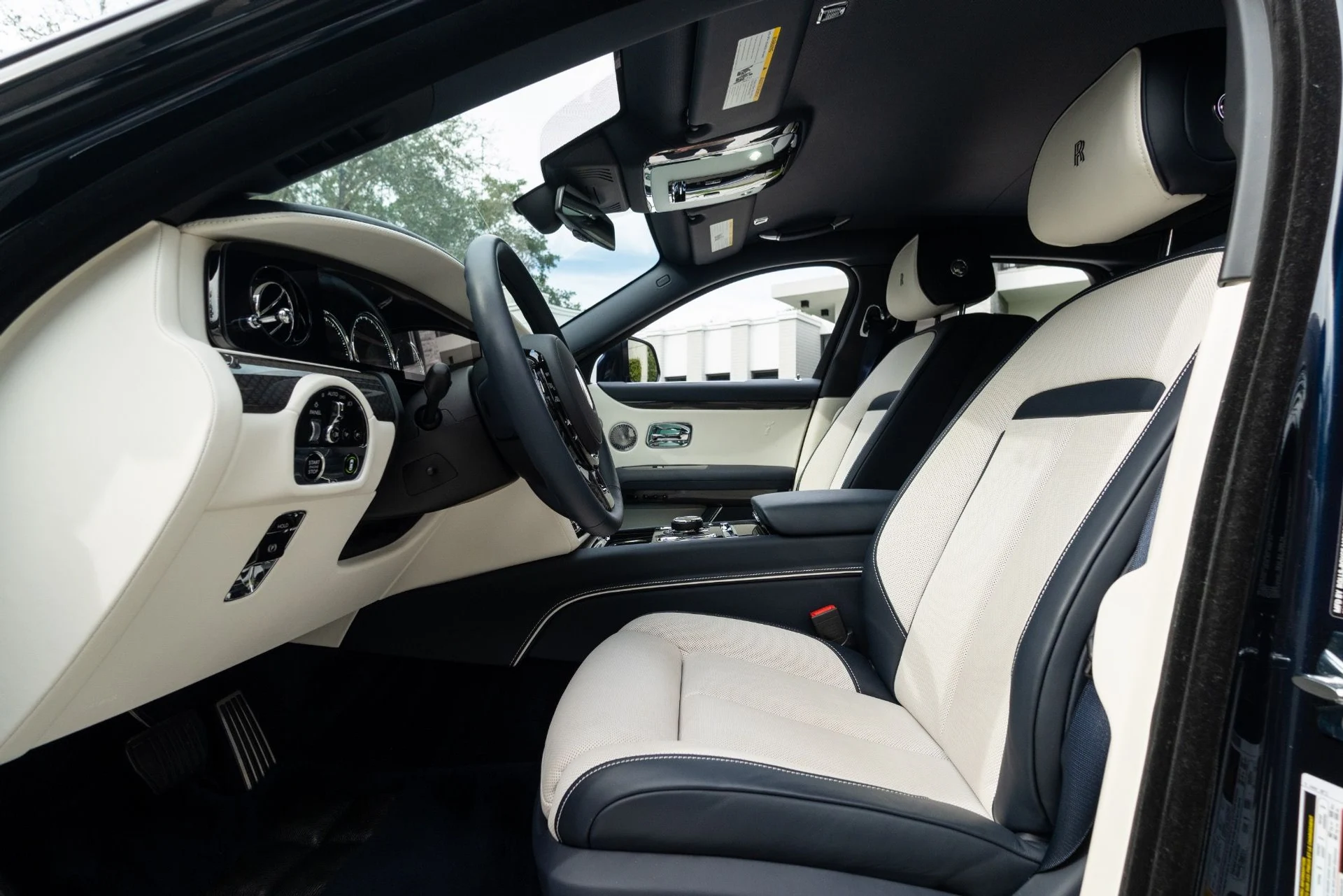 mph072_830222753_Used_2023_Rolls_Royce_Black_Badge_Ghost_1765569637_cb1b5445b5
