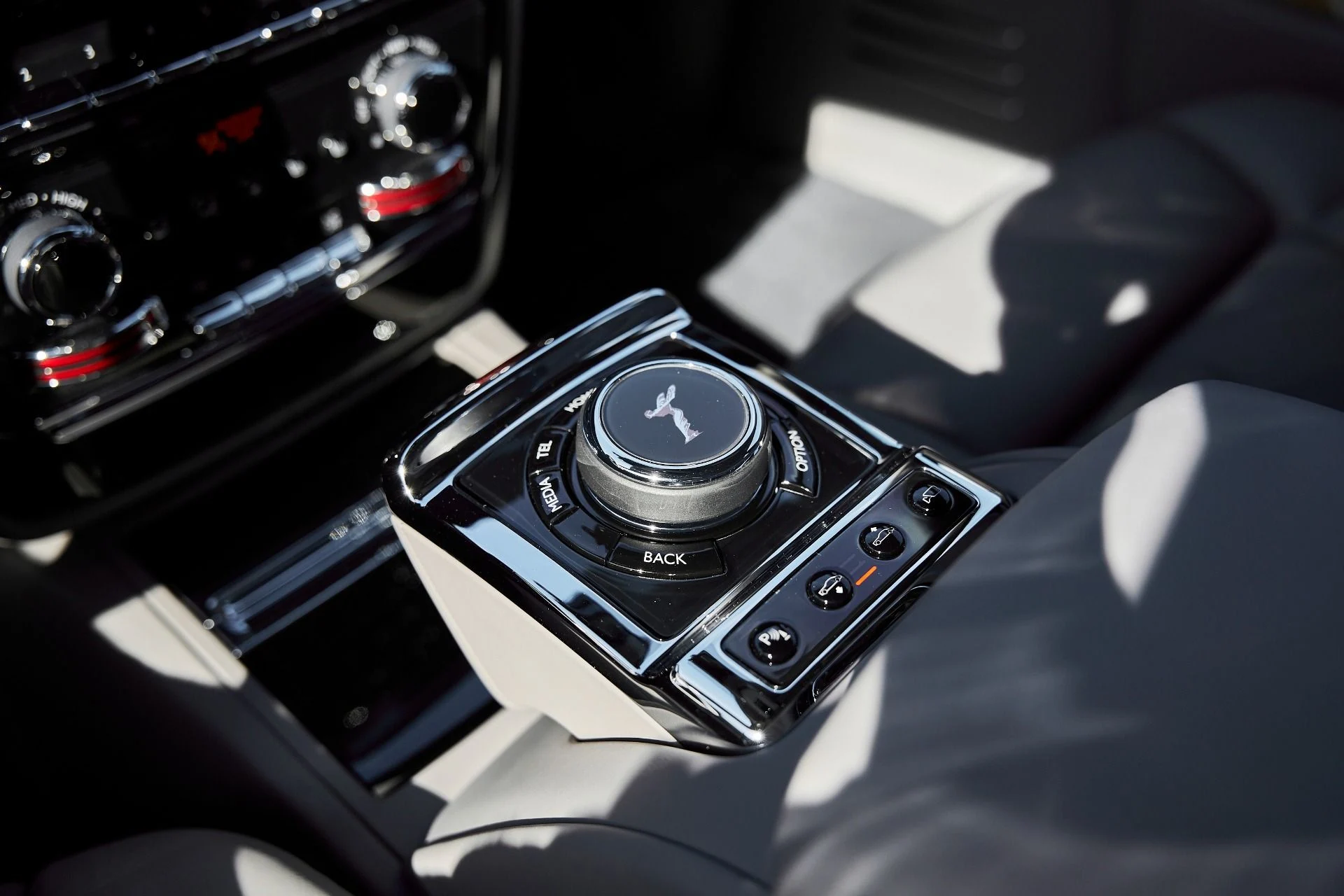 mph072_955780366_Used_2025_Rolls_Royce_Phantom_Base_1769481016_9d6fd20431