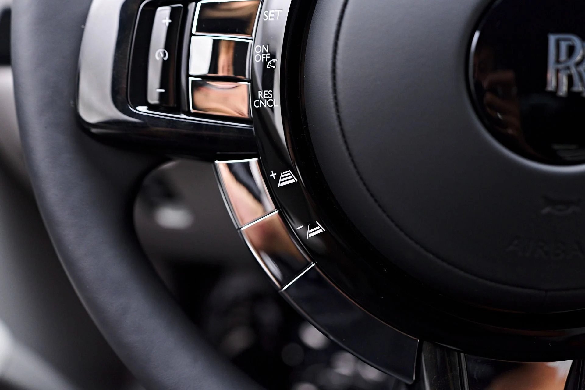 mph073_1004422559_Used_2024_Rolls_Royce_Ghost_Base_1752169894_158c76b010