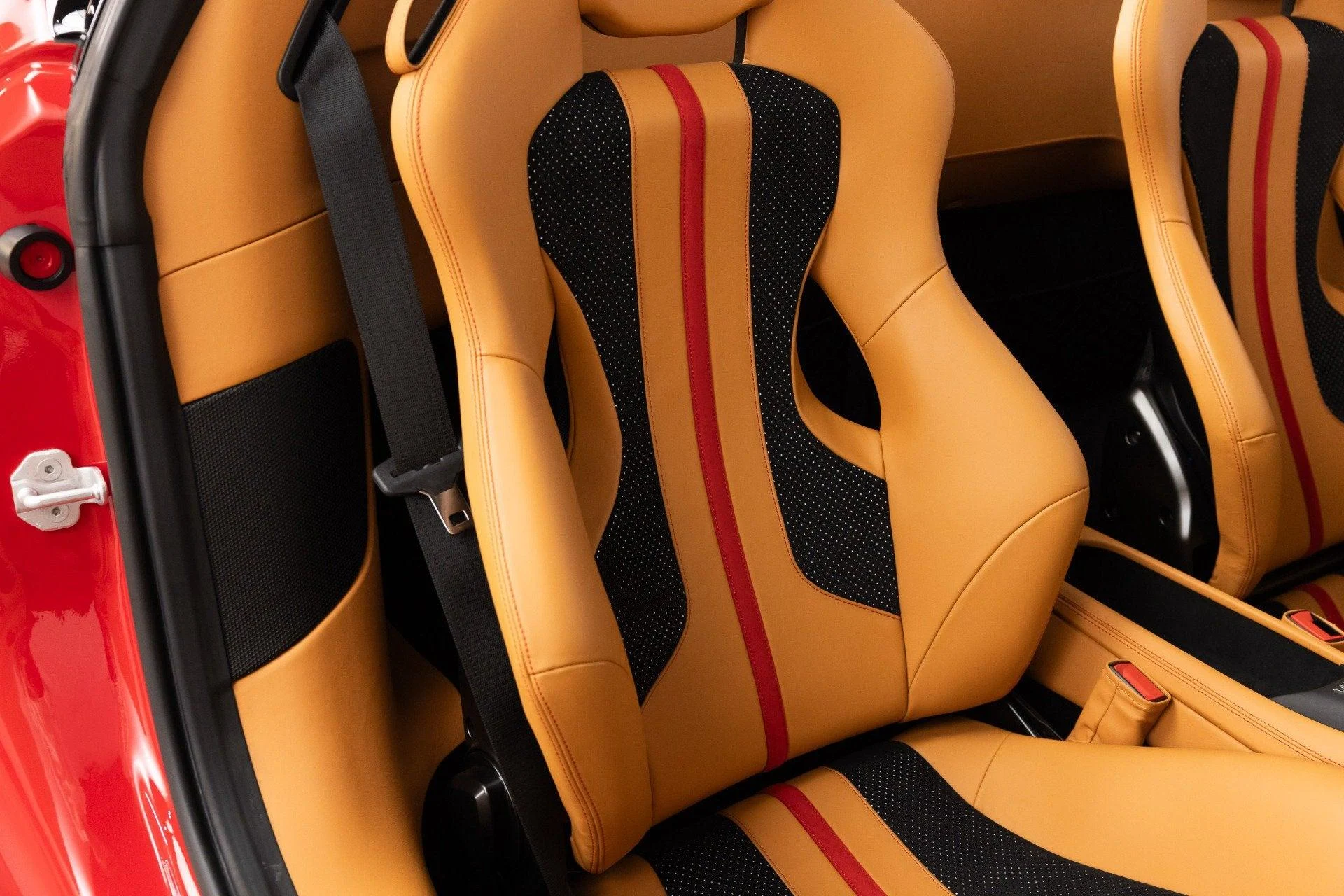 mph073_1010468748_Used_2021_Ferrari_F8_Spider_1788440852_0bd644aa79