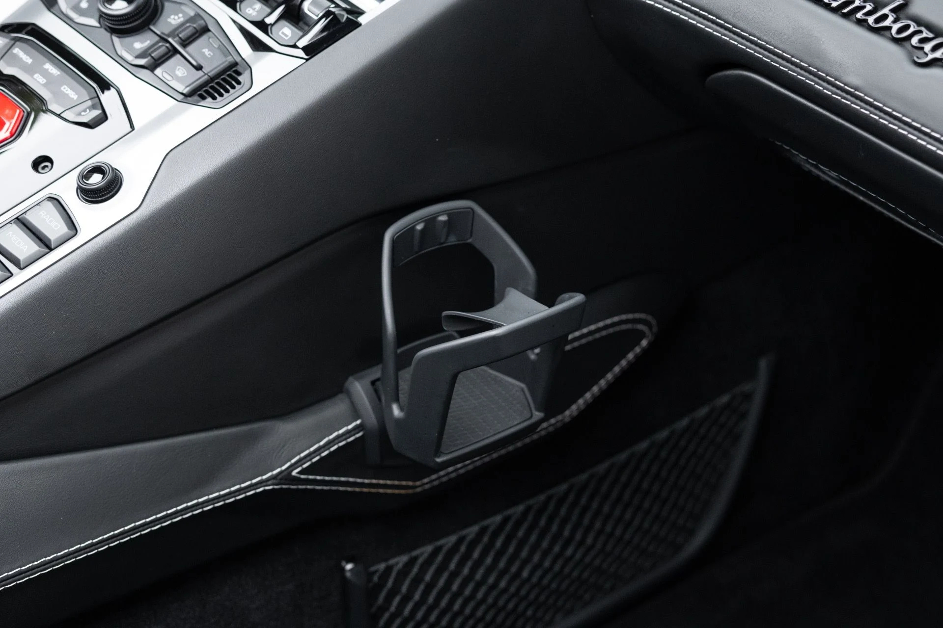 mph073_103325370_Used_2018_Lamborghini_Aventador_Roadster_LP_740_4_S_1770343320_3d4548630a