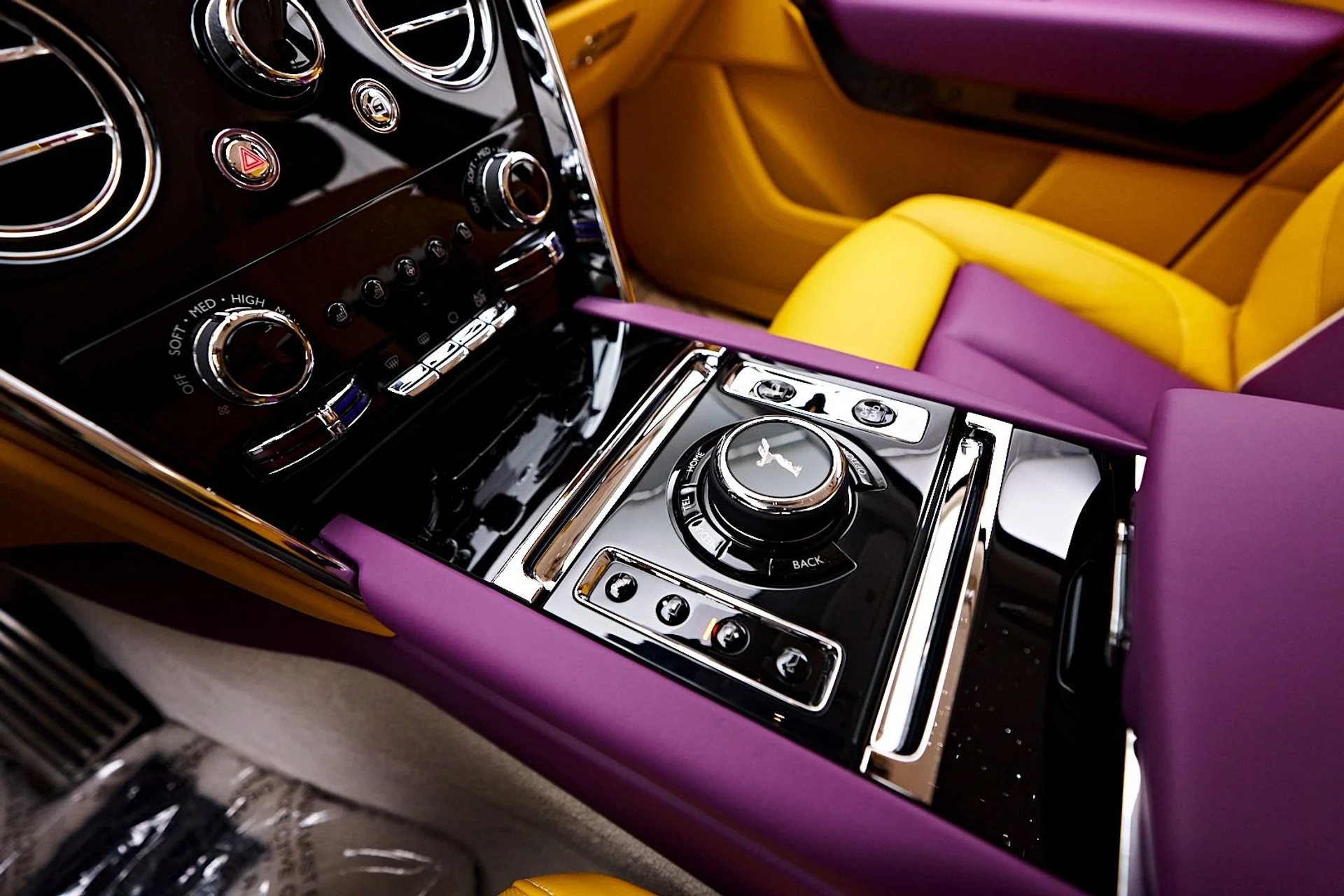 mph073_1107792136_Used_2025_Rolls_Royce_Cullinan_Base_1736646133_acb2f68f41