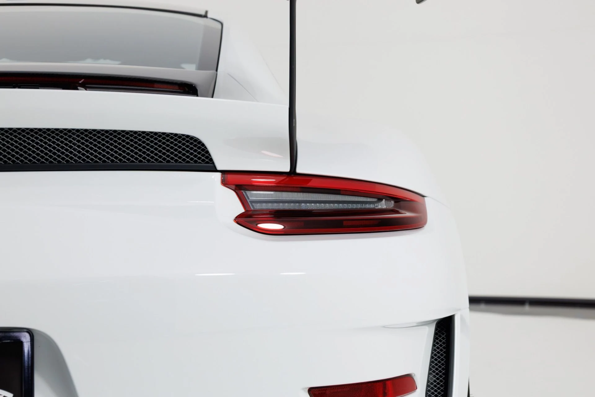 mph073_1167449480_Used_2019_Porsche_911_GT_3_RS_1774651743_cf190b4386