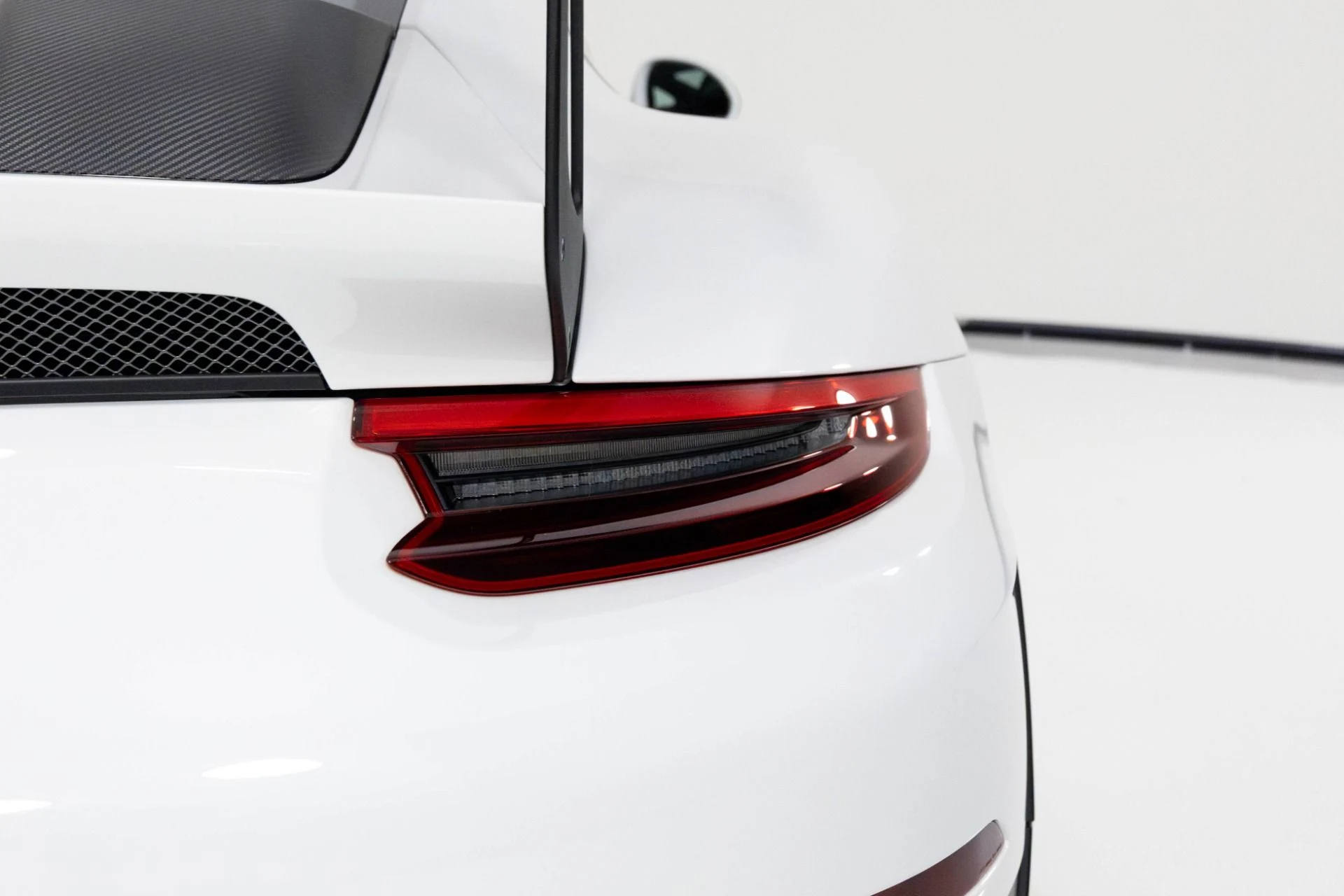 mph073_1189263114_Used_2018_Porsche_911_GT_2_RS_1762386705_0a1d2e5fa6