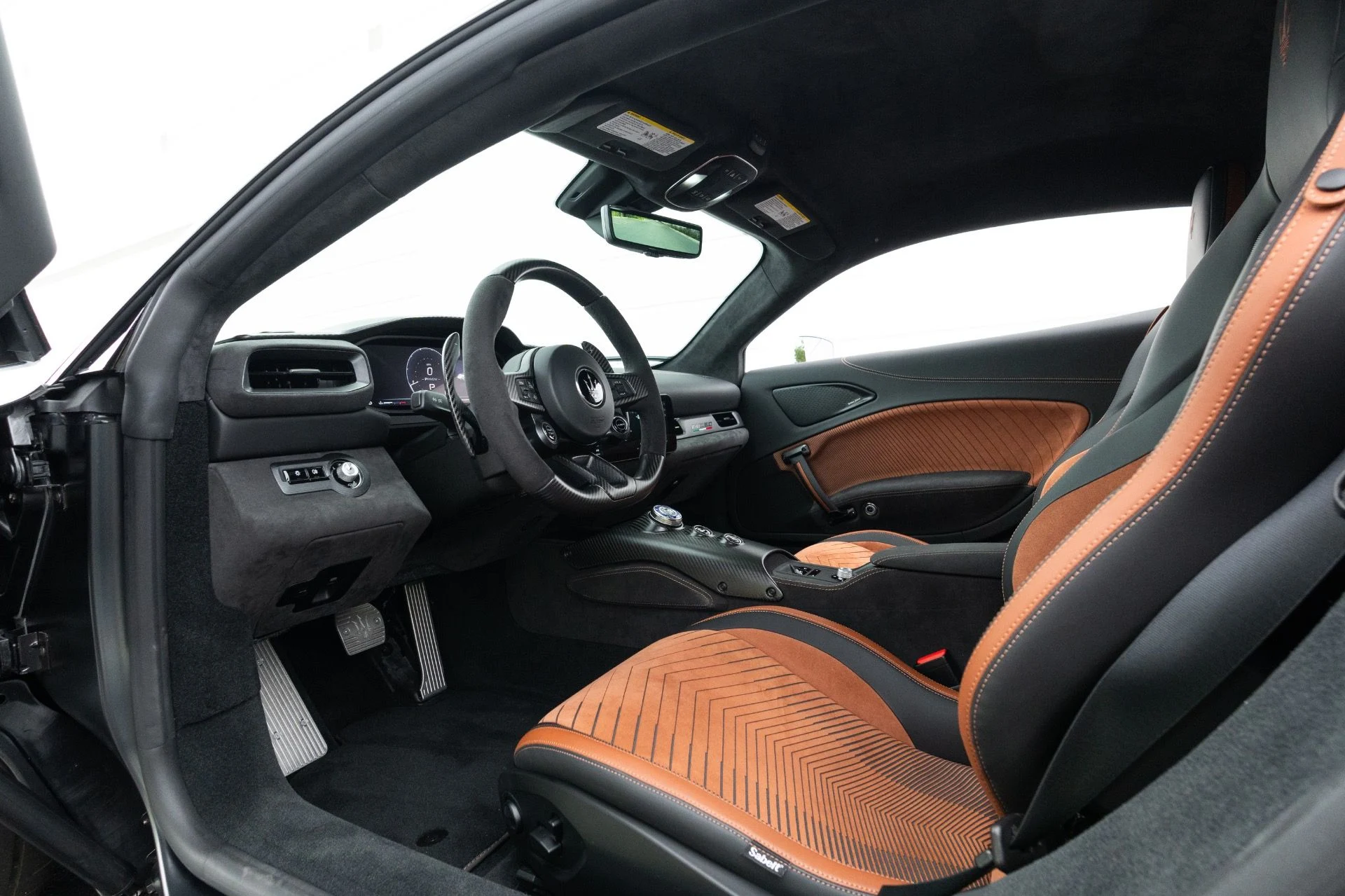 mph073_122781261_Used_2022_Maserati_MC_20_1777083790_538b88aab6