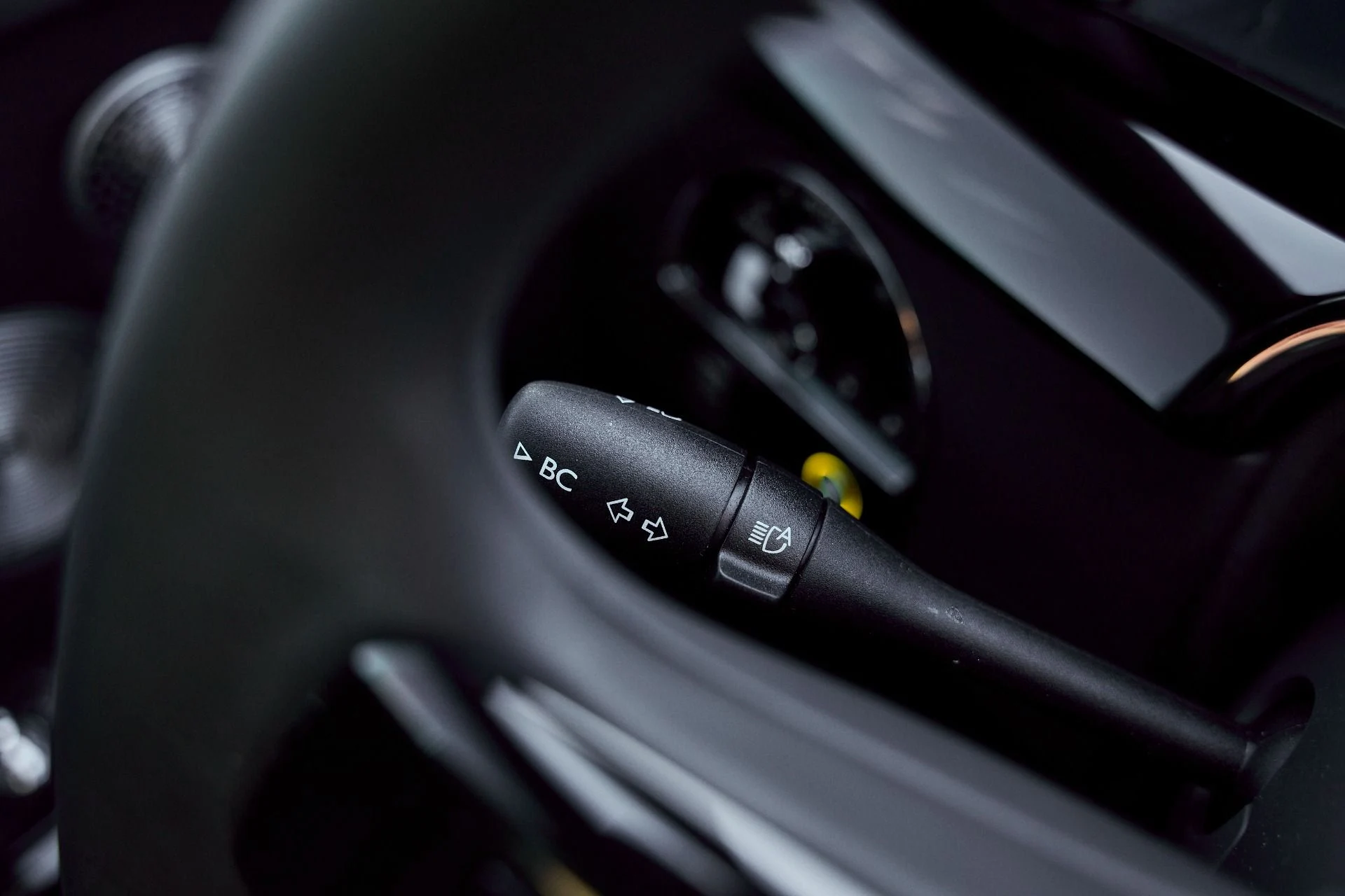 mph073_124147852_Used_2024_Rolls_Royce_Phantom_Base_1770700160_23fe00359c