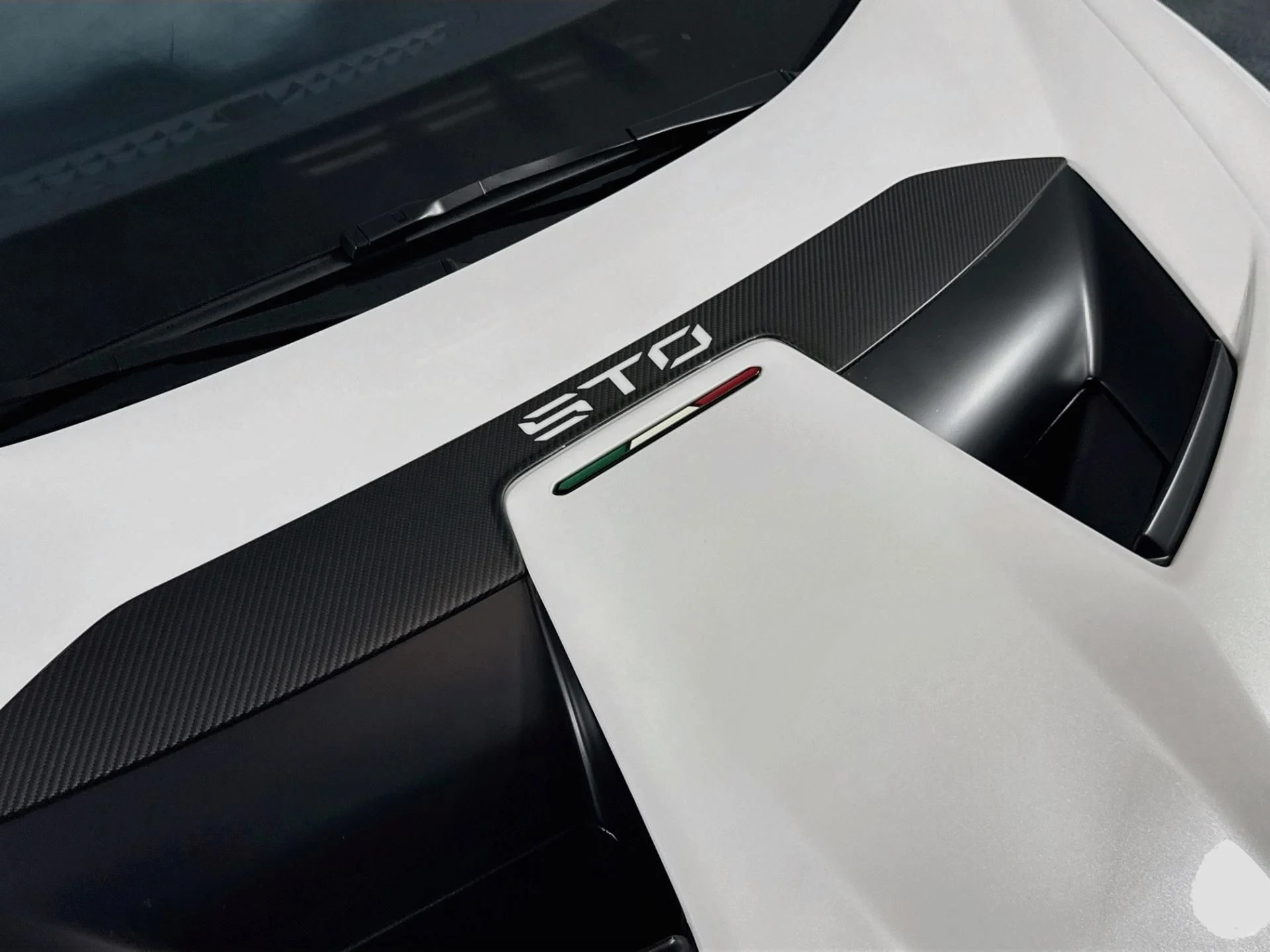 mph073_1248128749_Used_2022_Lamborghini_Huracan_STO_1789147632_c2aa1dfbe2