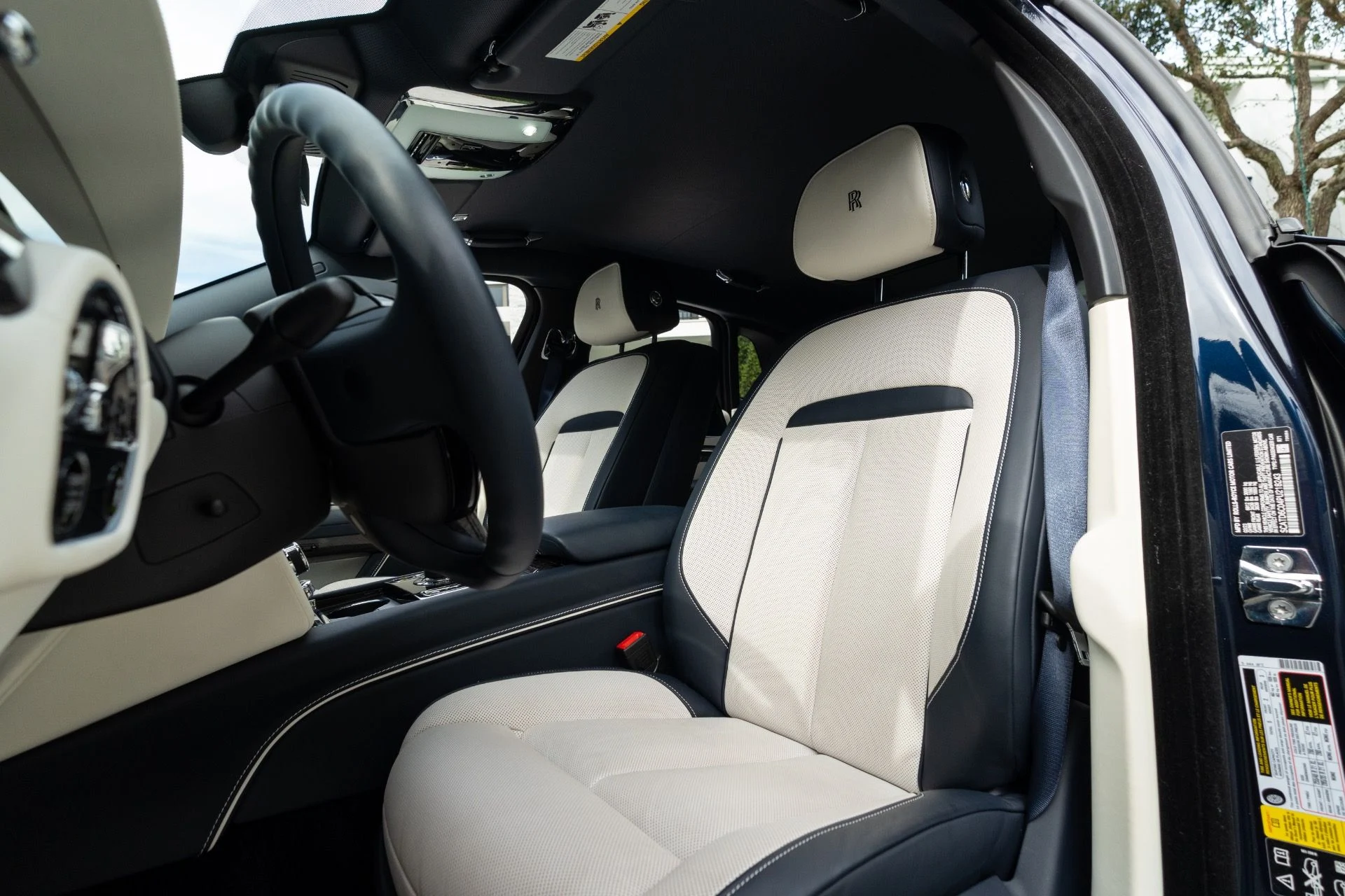 mph073_1264359132_Used_2023_Rolls_Royce_Black_Badge_Ghost_1765569637_2c81bc8290