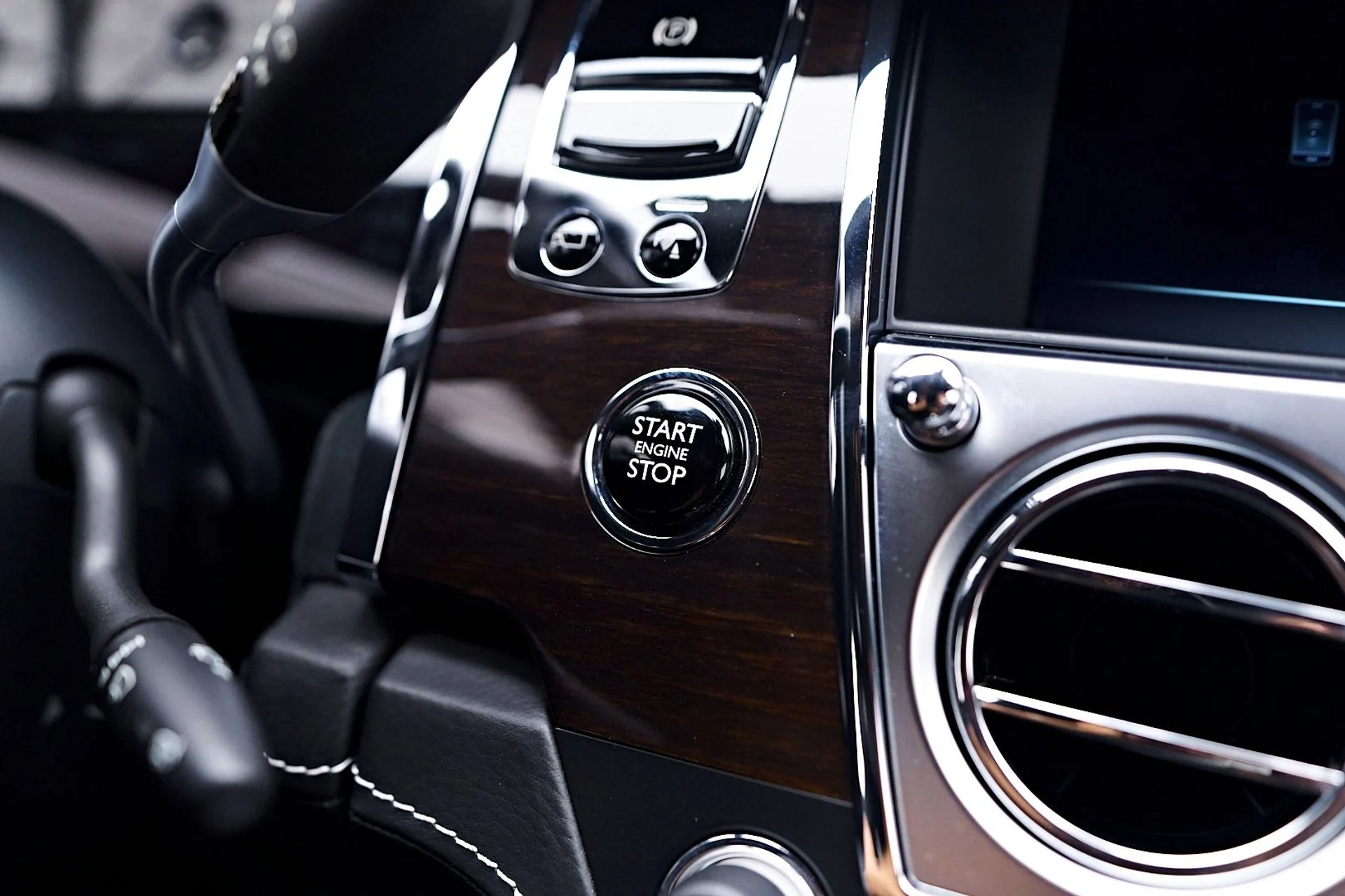 mph073_1322039883_Used_2019_Rolls_Royce_Ghost_Base_1744847276_202769e81e